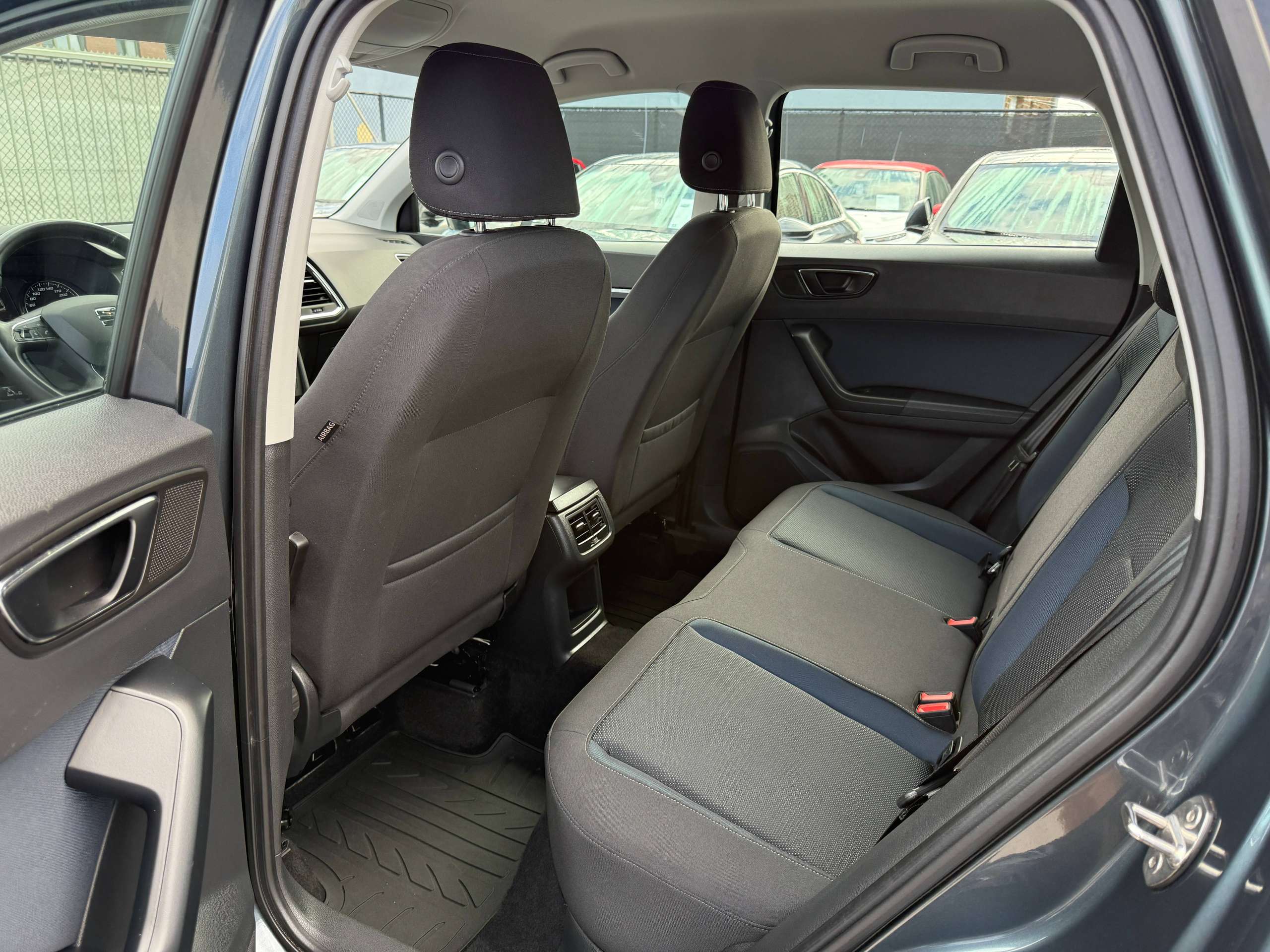 a9db8150-0fa6-4ab8-bad0-5d6637eedab114-seat-ateca-1-0-tsi-115pk-navigatie-bluetooth-parkeersensoren-led-alu-airco.jpg