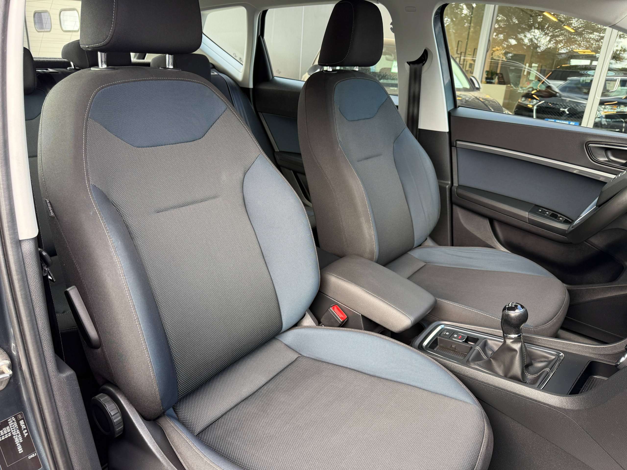 a9db8150-0fa6-4ab8-bad0-5d6637eedab127-seat-ateca-1-0-tsi-115pk-navigatie-bluetooth-parkeersensoren-led-alu-airco.jpg
