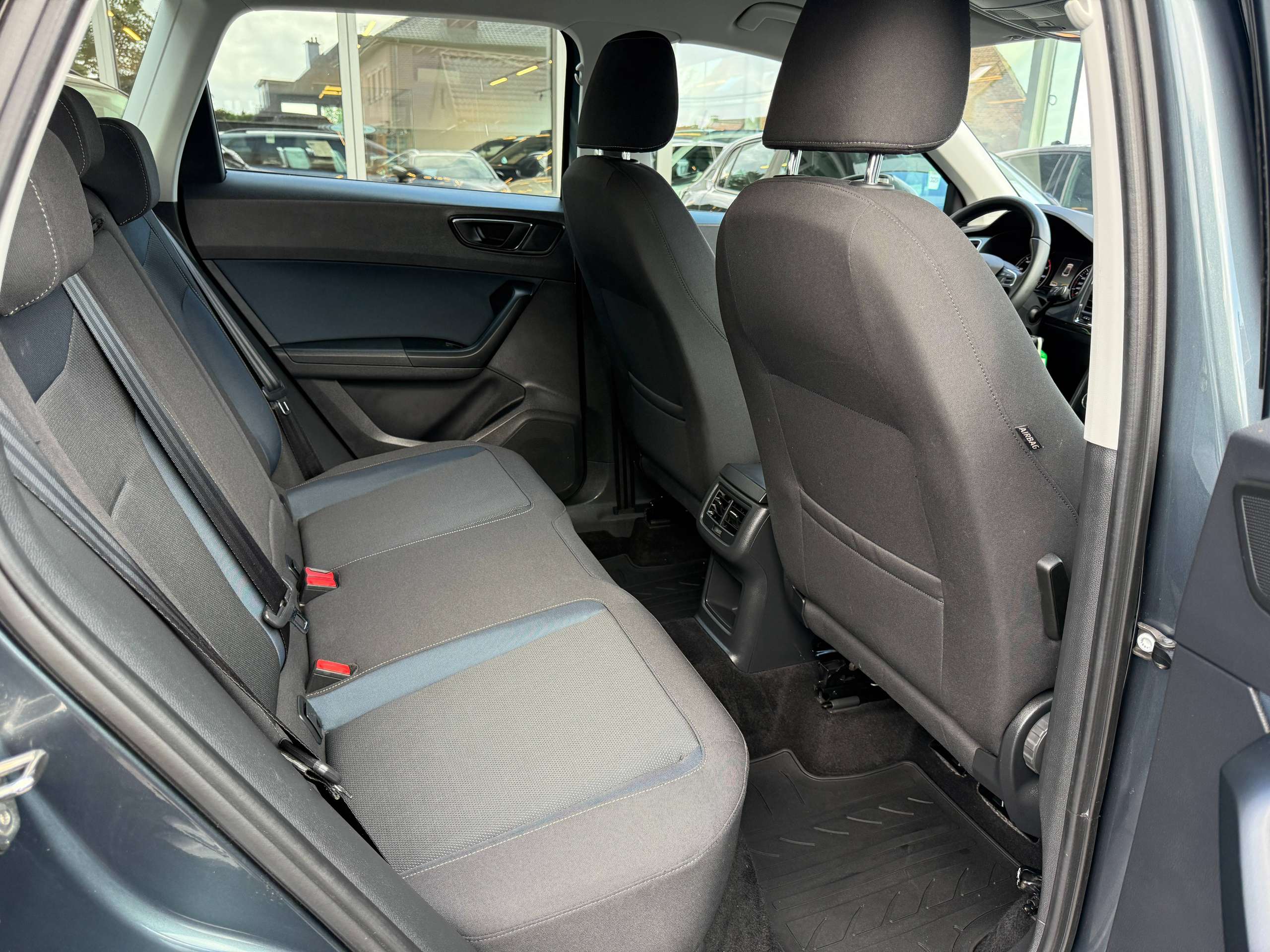 a9db8150-0fa6-4ab8-bad0-5d6637eedab129-seat-ateca-1-0-tsi-115pk-navigatie-bluetooth-parkeersensoren-led-alu-airco.jpg