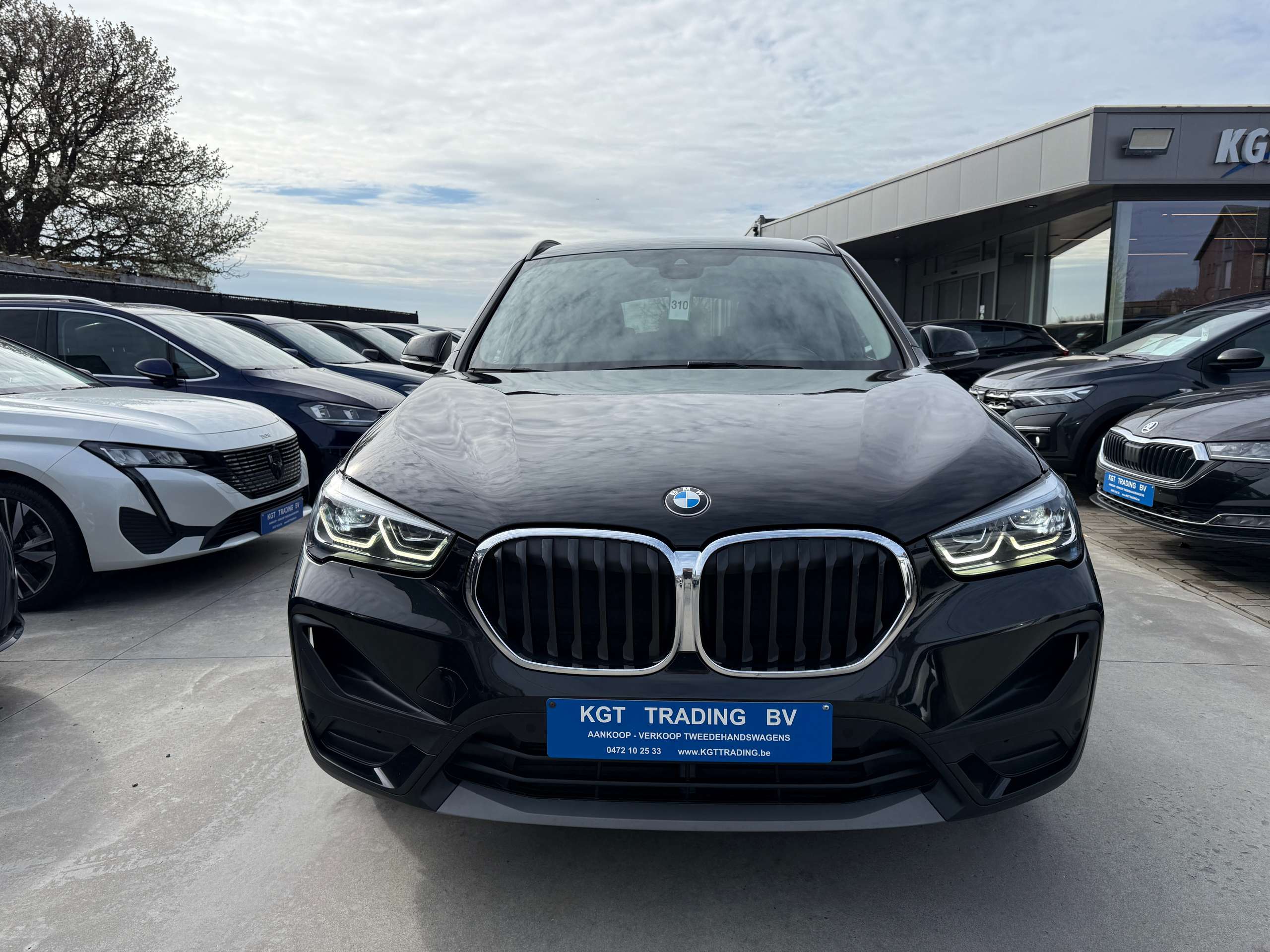abebf4b4-4e2e-4f39-8652-0833e68b01e12-bmw-x1-2-0da-136pk-automaat-navi-zwart-leder-full-led-camera.jpg