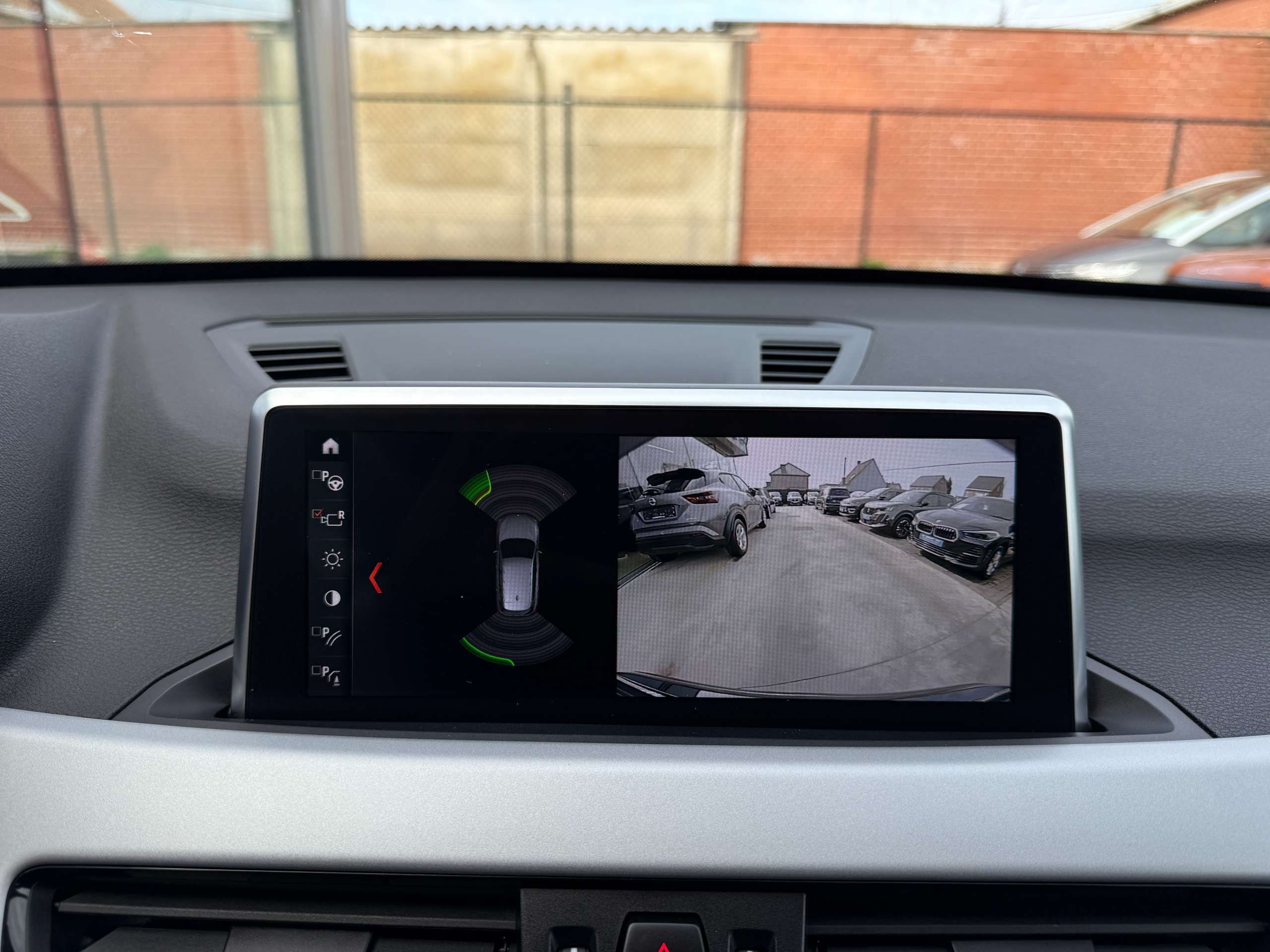 abebf4b4-4e2e-4f39-8652-0833e68b01e123-bmw-x1-2-0da-136pk-automaat-navi-zwart-leder-full-led-camera.jpg