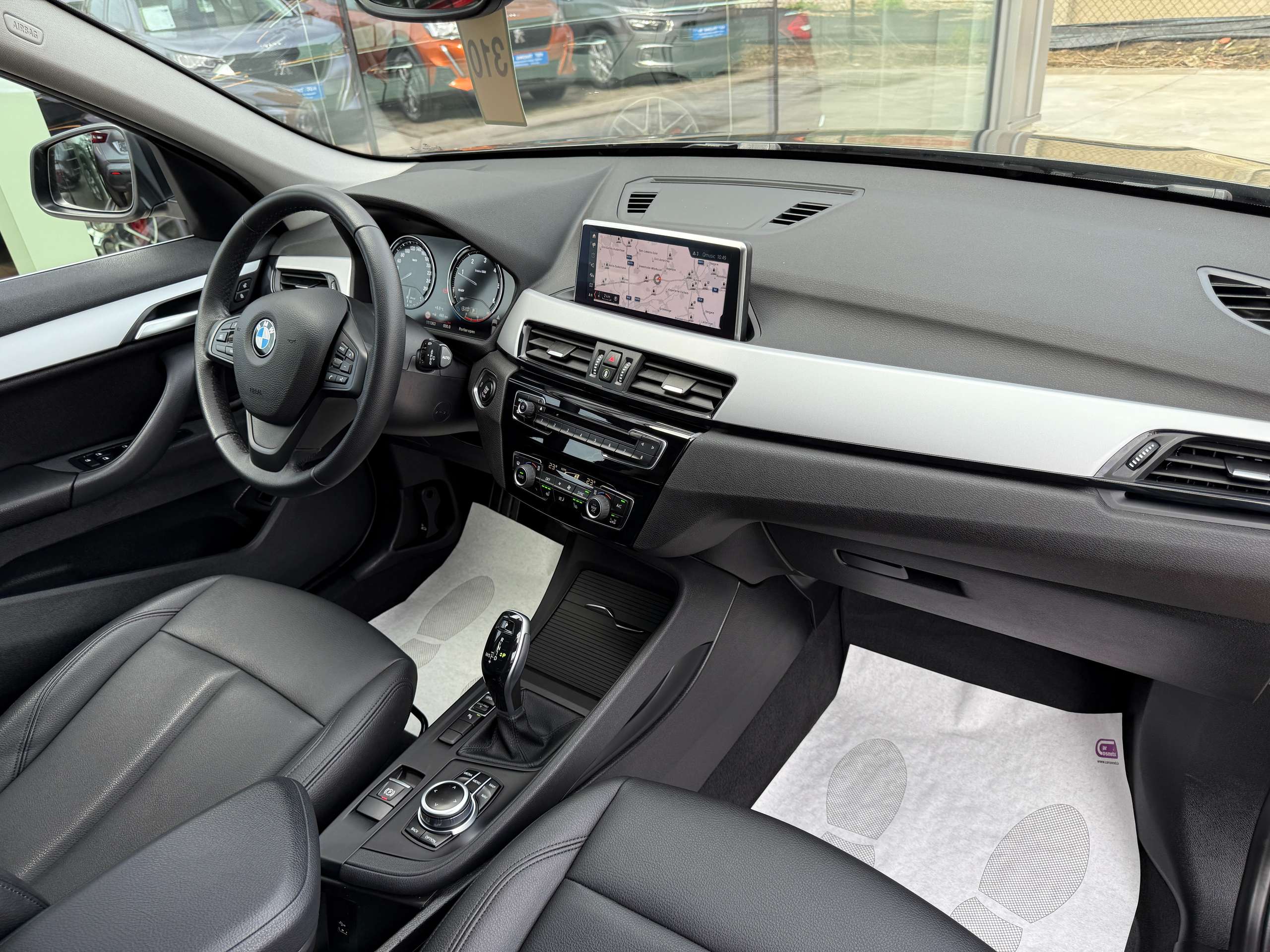 abebf4b4-4e2e-4f39-8652-0833e68b01e127-bmw-x1-2-0da-136pk-automaat-navi-zwart-leder-full-led-camera.jpg