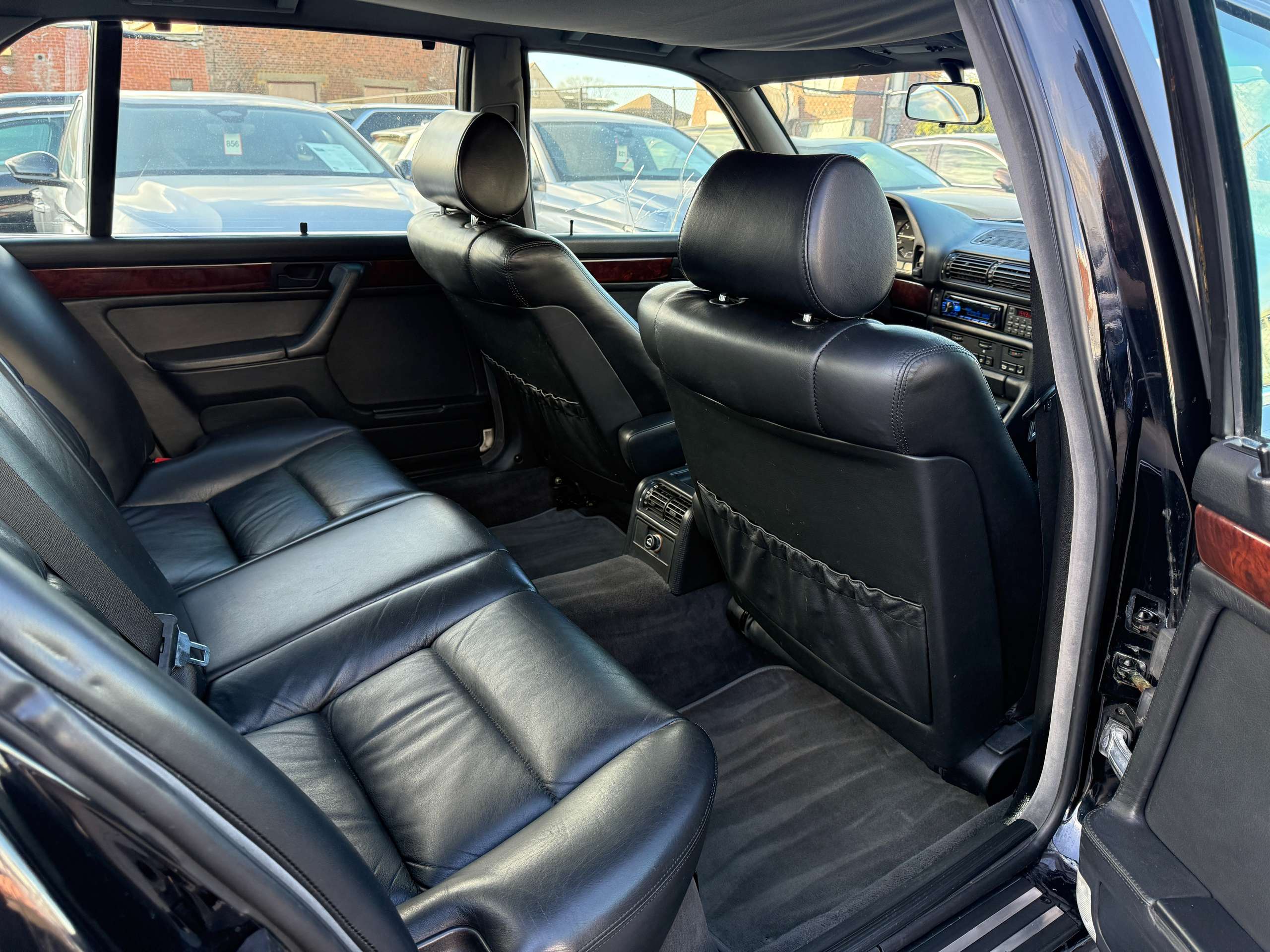 adbb8c4d-3f74-4996-8186-5c5e95e6450c20-bmw-750-il-oldtimer-b6-gepantserd-unieke-staatslimousine.jpg