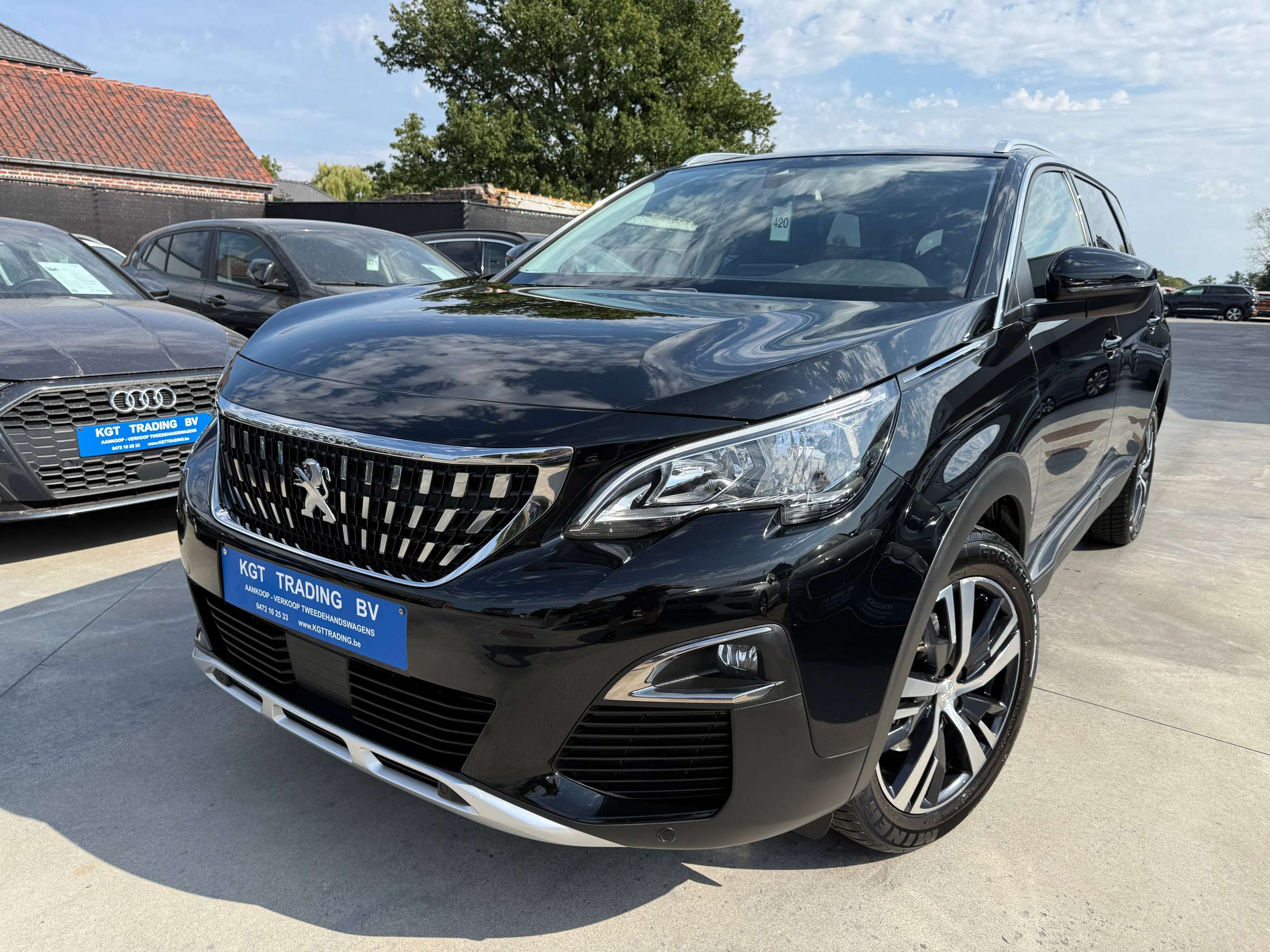 b2c9f817-d956-44fe-af53-dea655f642f91-peugeot-5008-1-2i-130pk-7-zetels-navigatie-zwart-leder-camera-carplay-pdc-led.jpg