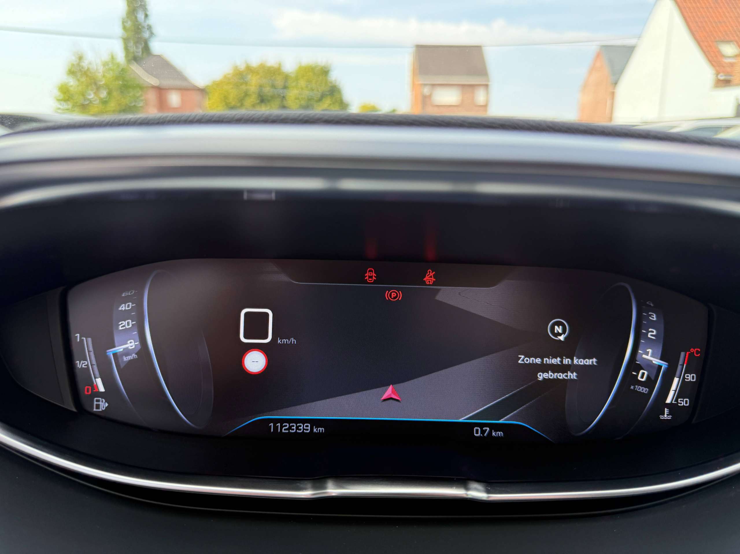 b2c9f817-d956-44fe-af53-dea655f642f916-peugeot-5008-1-2i-130pk-7-zetels-navigatie-zwart-leder-camera-carplay-pdc-led.jpg