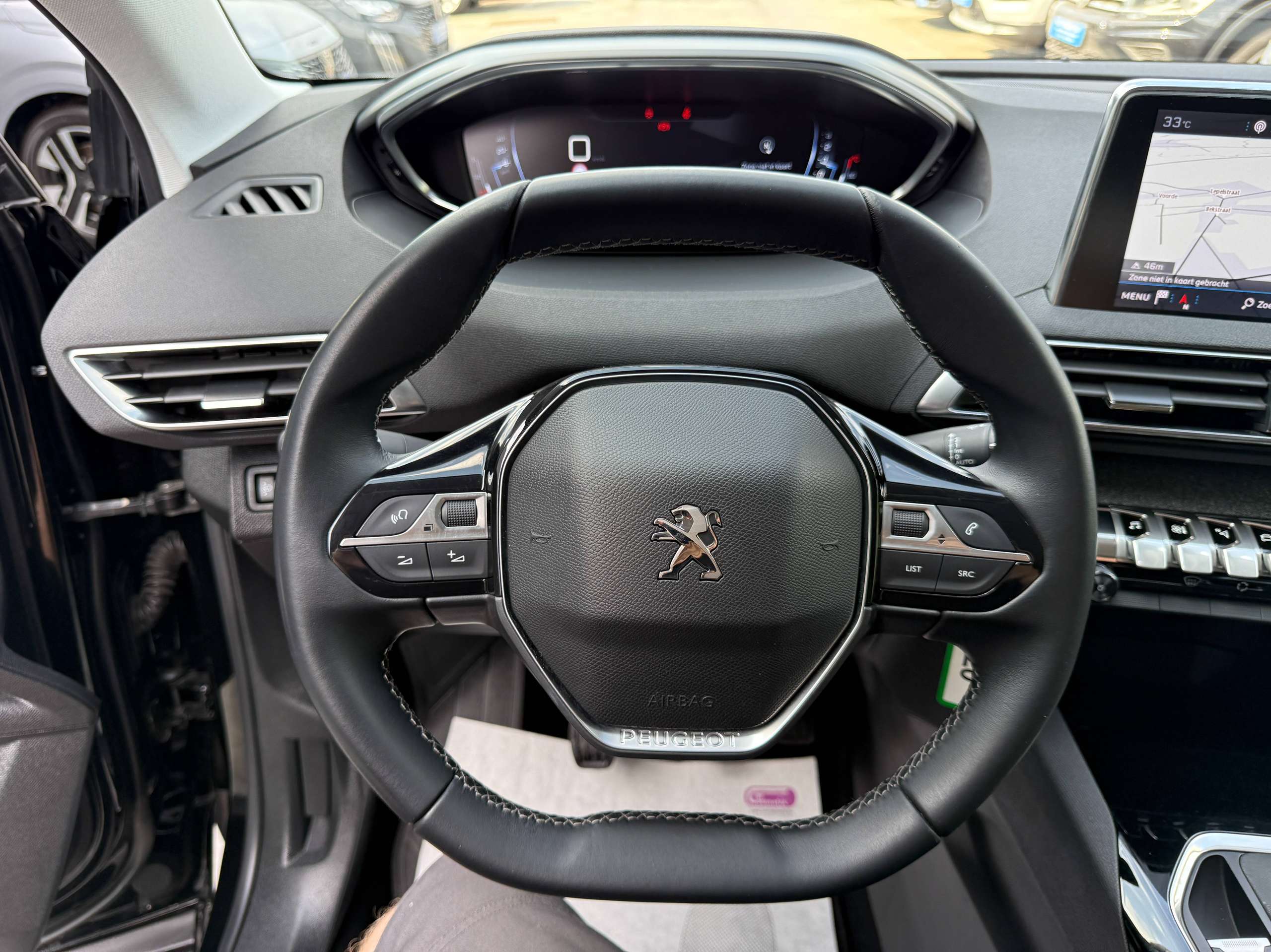b2c9f817-d956-44fe-af53-dea655f642f917-peugeot-5008-1-2i-130pk-7-zetels-navigatie-zwart-leder-camera-carplay-pdc-led.jpg