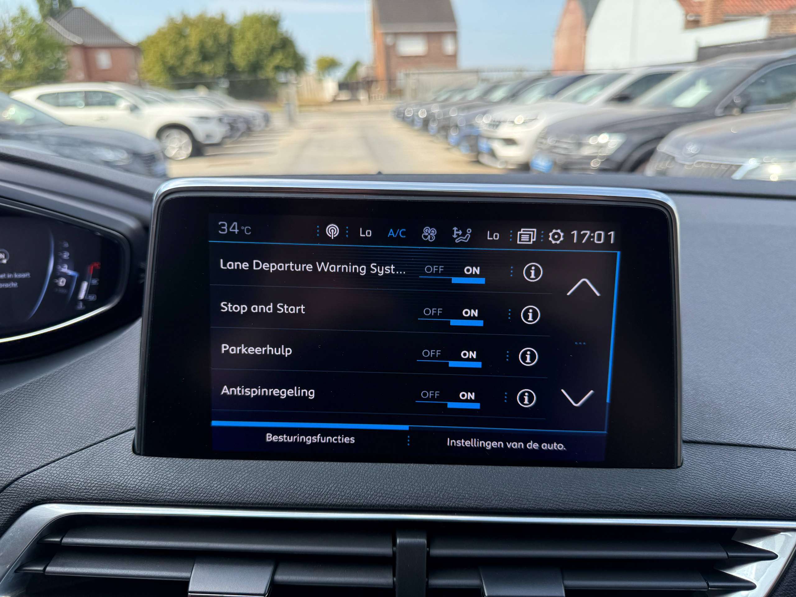 b2c9f817-d956-44fe-af53-dea655f642f921-peugeot-5008-1-2i-130pk-7-zetels-navigatie-zwart-leder-camera-carplay-pdc-led.jpg