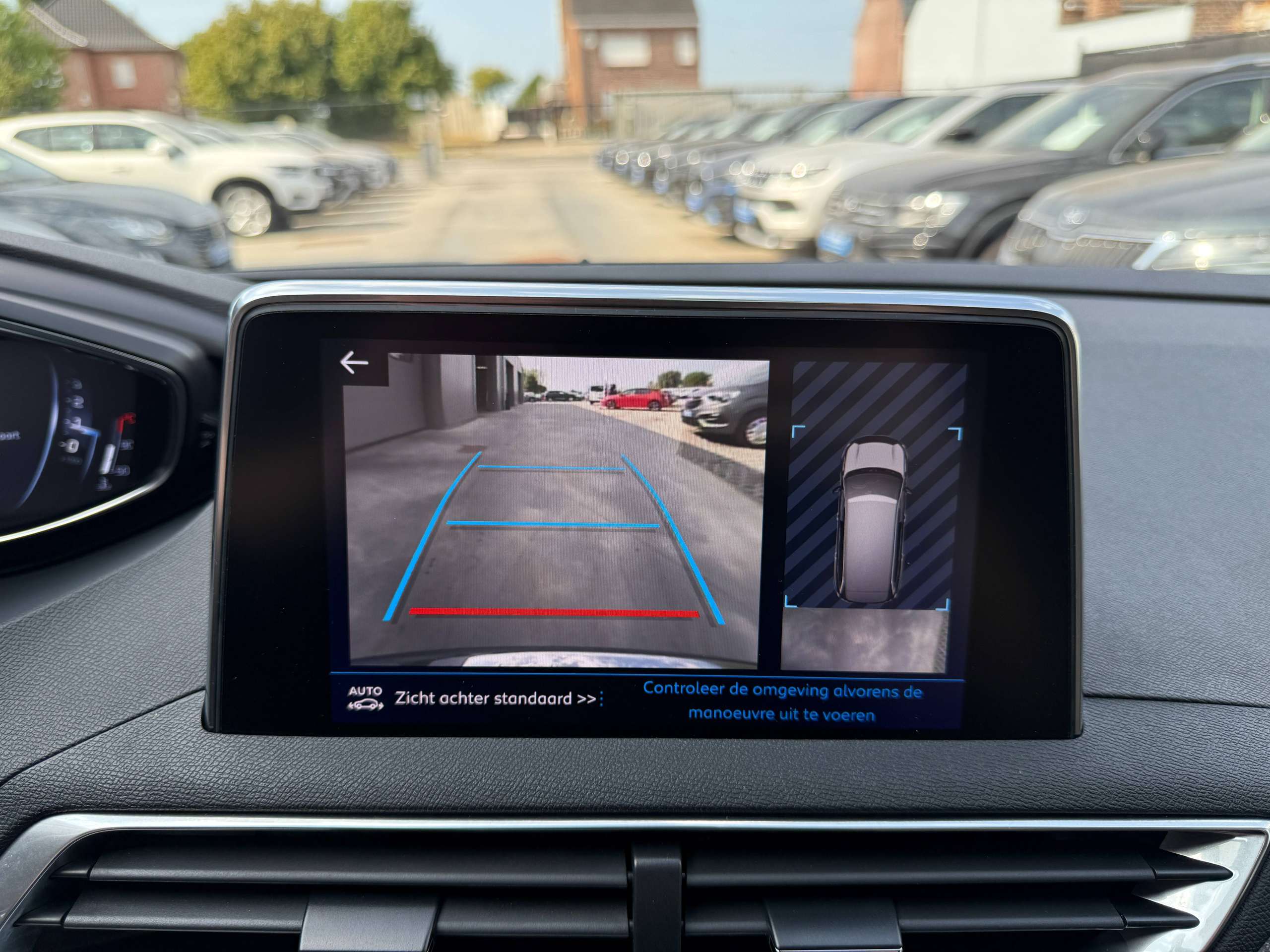 b2c9f817-d956-44fe-af53-dea655f642f924-peugeot-5008-1-2i-130pk-7-zetels-navigatie-zwart-leder-camera-carplay-pdc-led.jpg