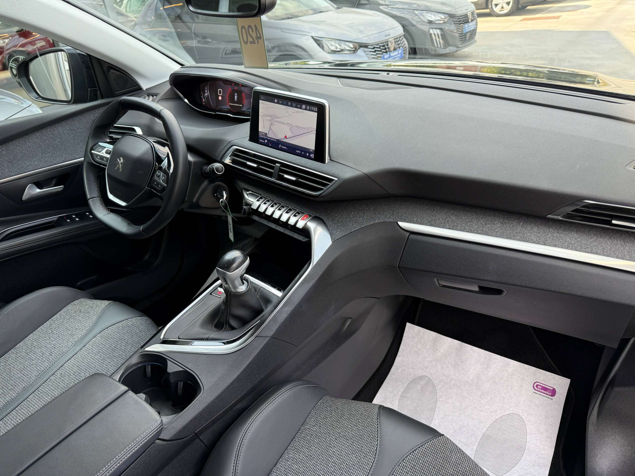 b2c9f817-d956-44fe-af53-dea655f642f928-peugeot-5008-1-2i-130pk-7-zetels-navigatie-zwart-leder-camera-carplay-pdc-led.jpg
