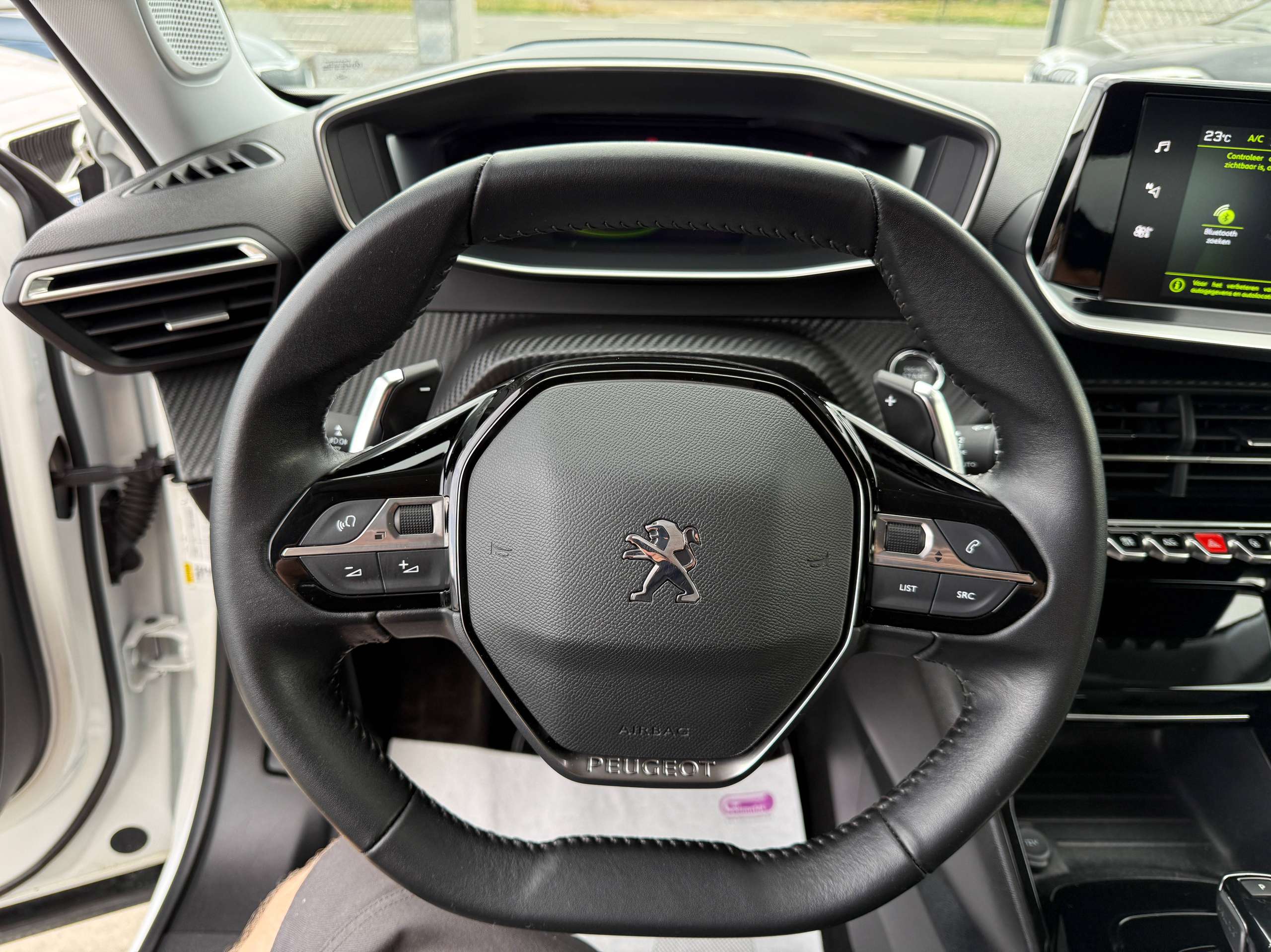 b4b4897b-30e5-4cf3-ab52-381f0da727b918-peugeot-2008-1-2i-130pk-automaat-allure-leder-virtual-camera-carplay-full-led-alu-pdc.jpg
