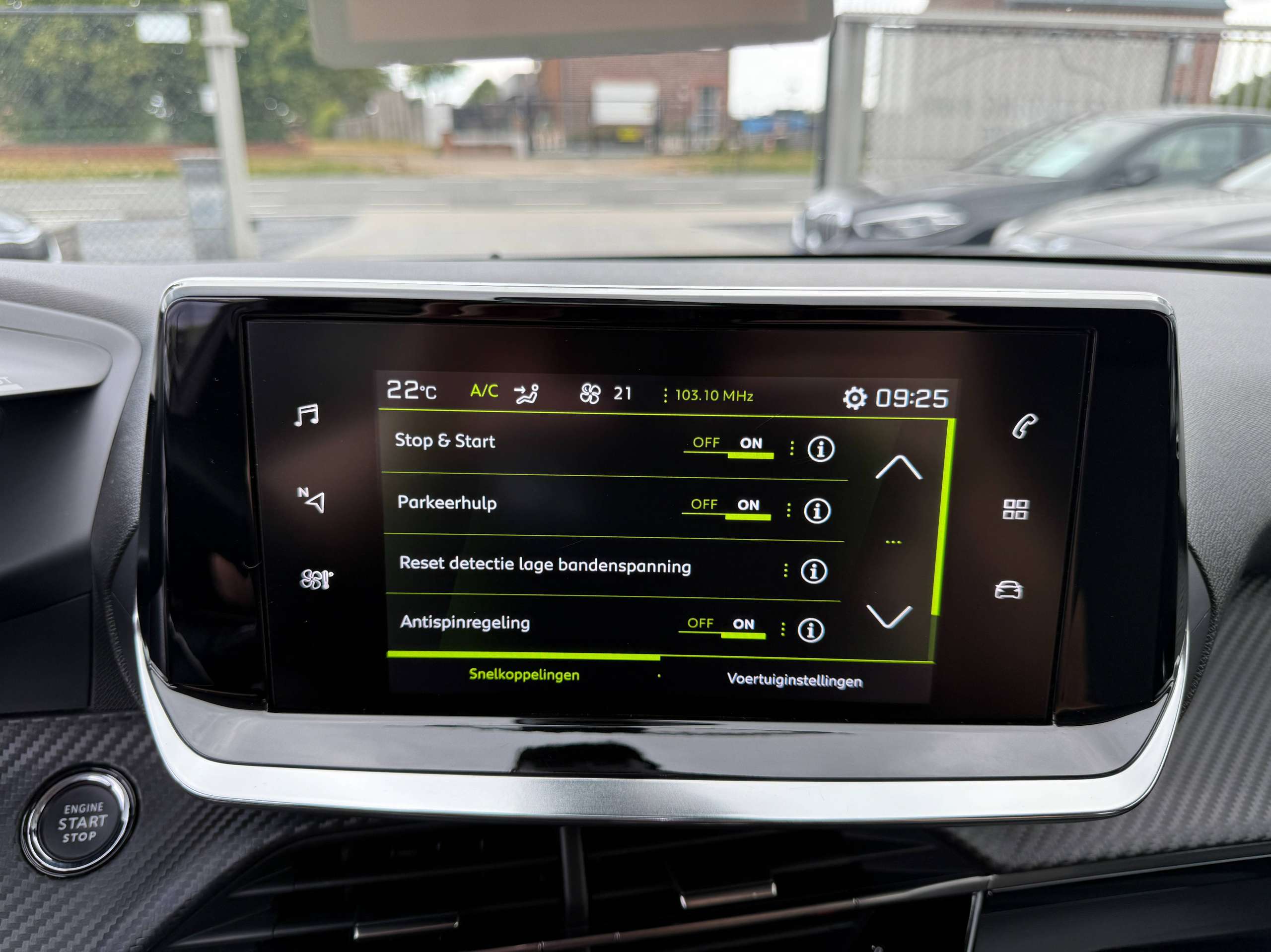 b4b4897b-30e5-4cf3-ab52-381f0da727b923-peugeot-2008-1-2i-130pk-automaat-allure-leder-virtual-camera-carplay-full-led-alu-pdc.jpg