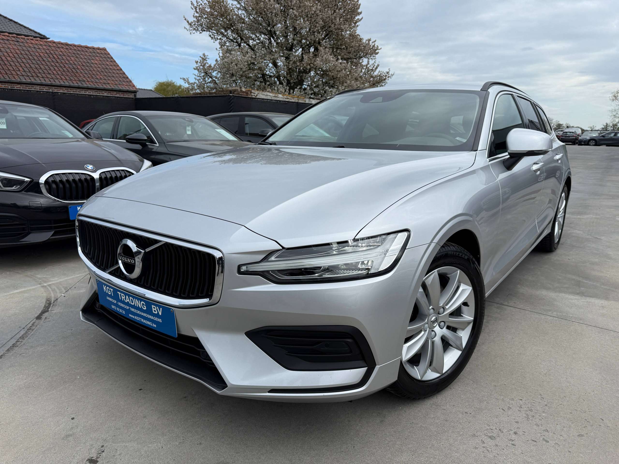 be73874b-9390-40ec-b034-1aa64ab1af5c1-volvo-v60-2-0-b3-automaat-navigatie-harman-kardon-camera-carplay-led.jpg
