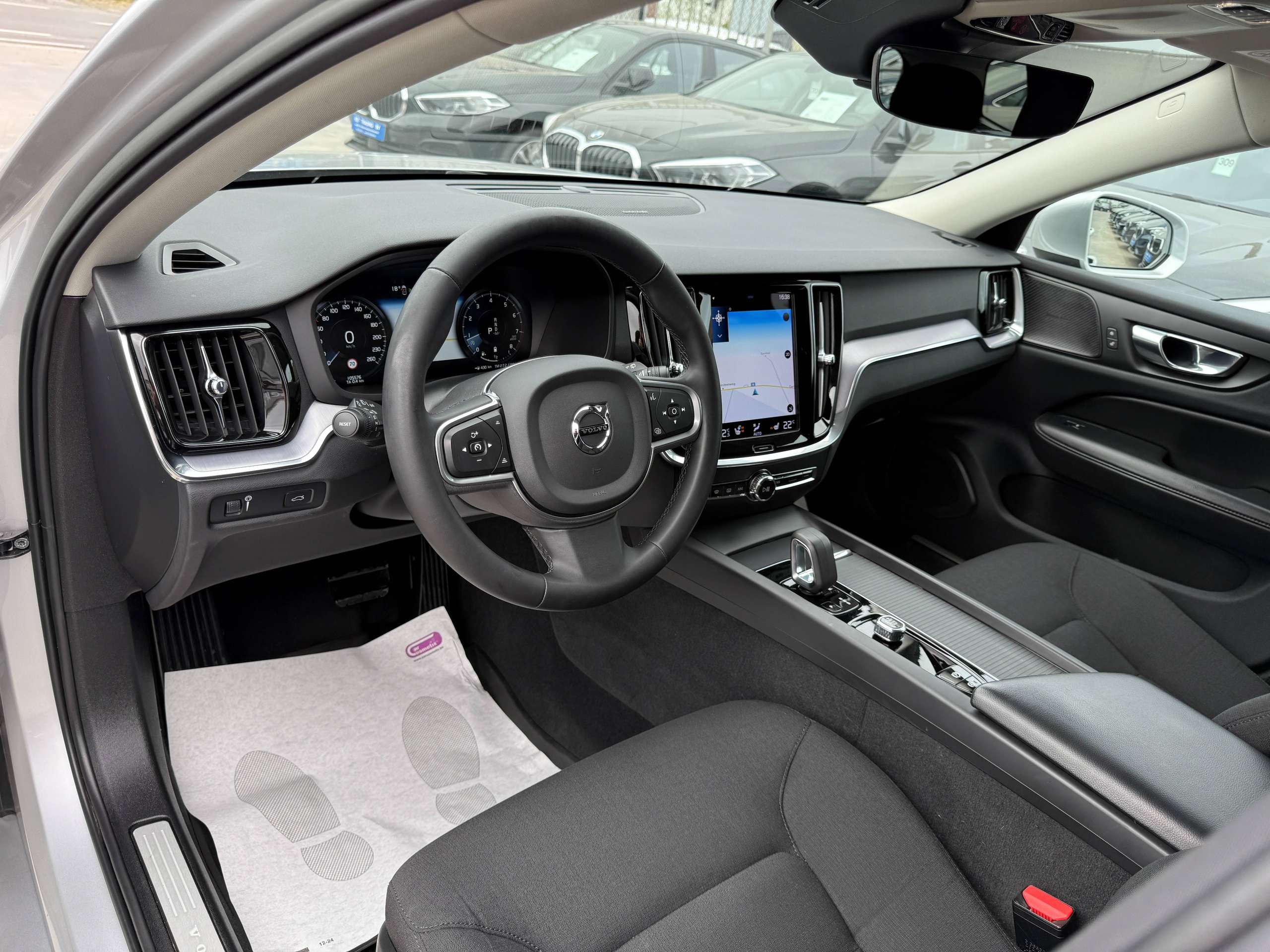 be73874b-9390-40ec-b034-1aa64ab1af5c13-volvo-v60-2-0-b3-automaat-navigatie-harman-kardon-camera-carplay-led.jpg
