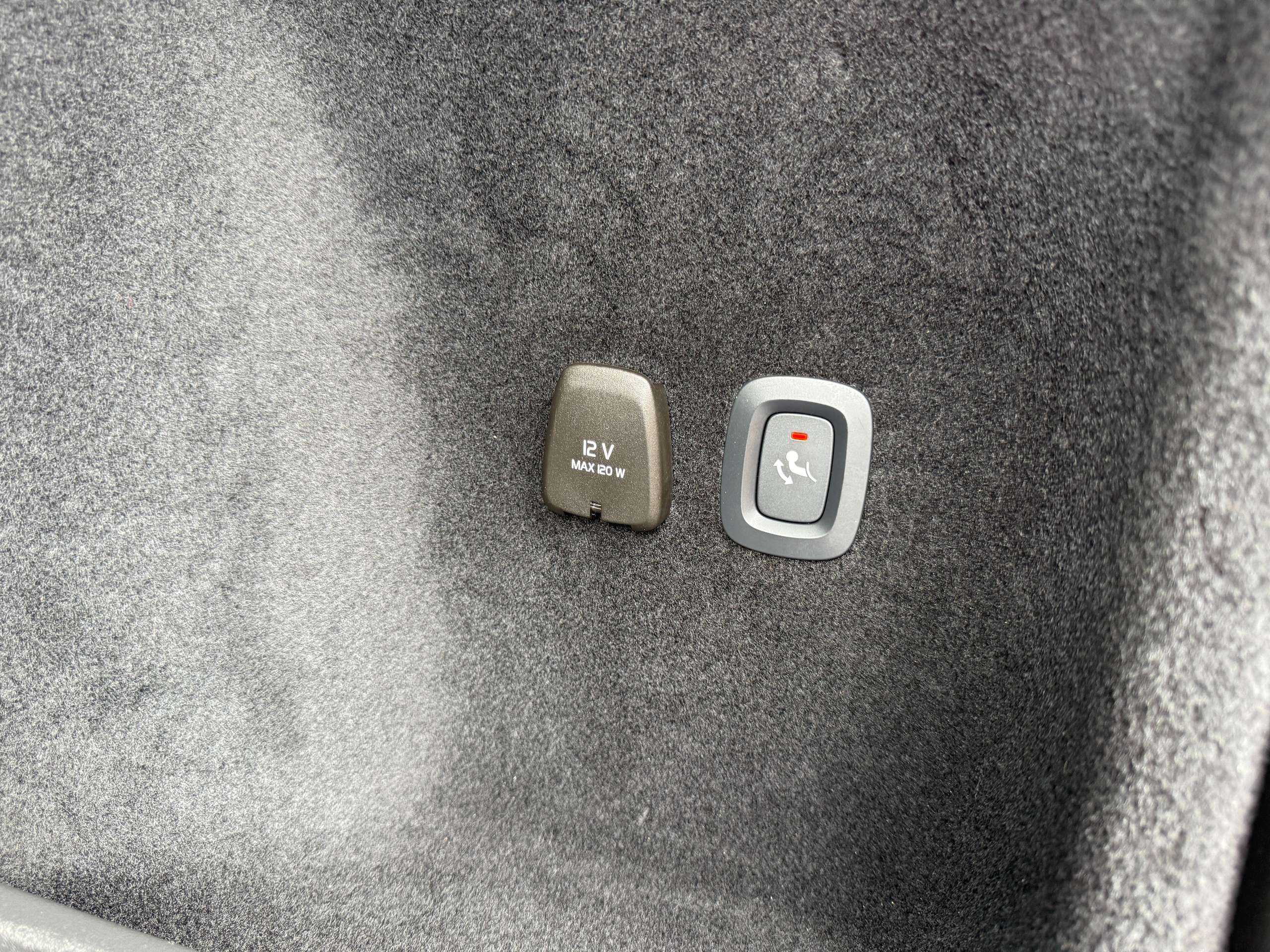 be73874b-9390-40ec-b034-1aa64ab1af5c17-volvo-v60-2-0-b3-automaat-navigatie-harman-kardon-camera-carplay-led.jpg