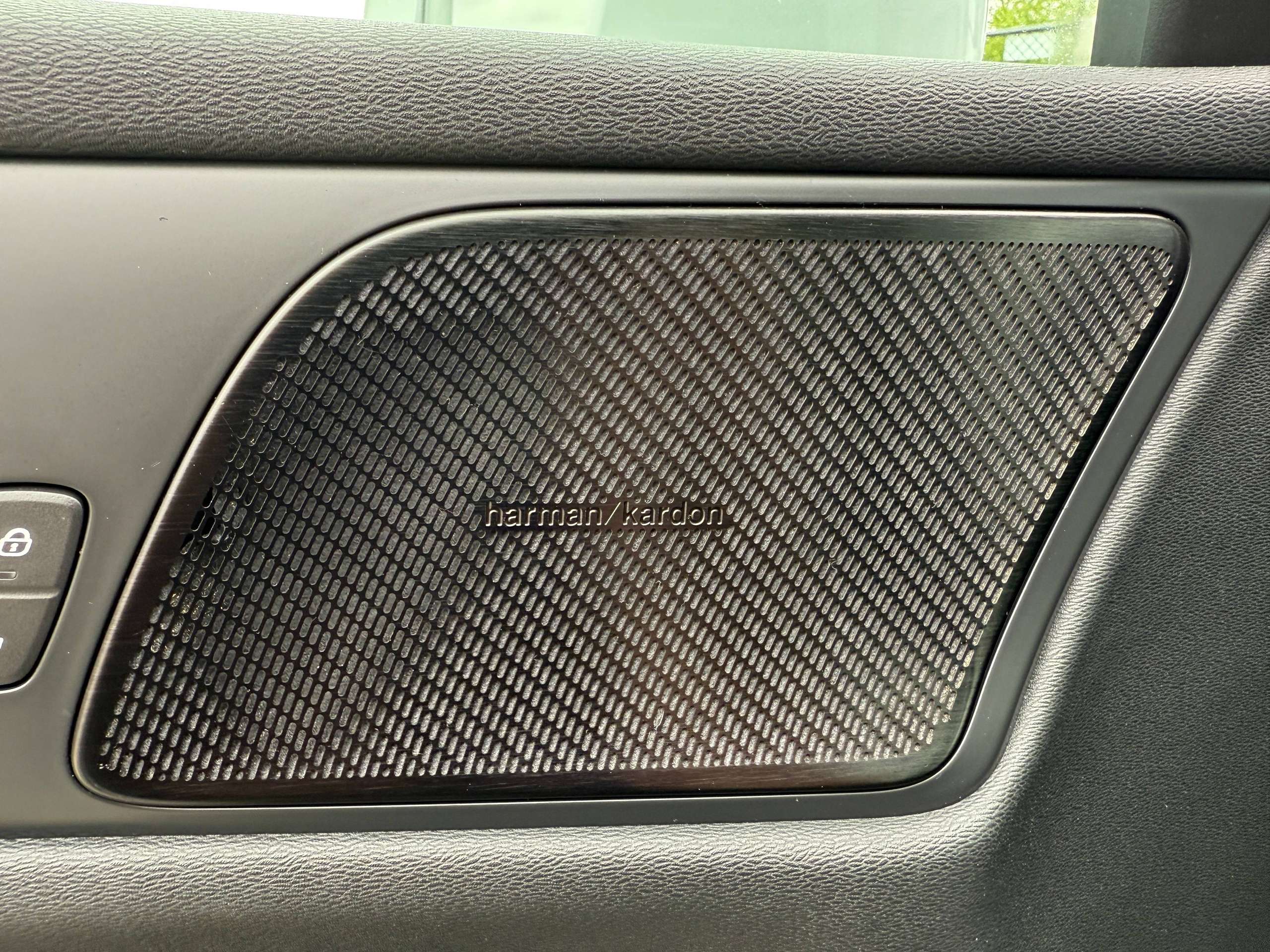 be73874b-9390-40ec-b034-1aa64ab1af5c18-volvo-v60-2-0-b3-automaat-navigatie-harman-kardon-camera-carplay-led.jpg
