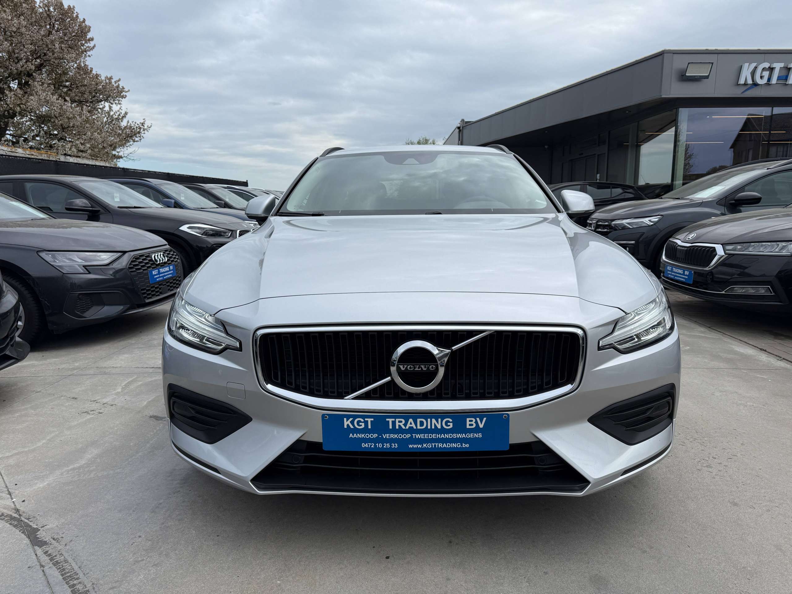 be73874b-9390-40ec-b034-1aa64ab1af5c2-volvo-v60-2-0-b3-automaat-navigatie-harman-kardon-camera-carplay-led.jpg