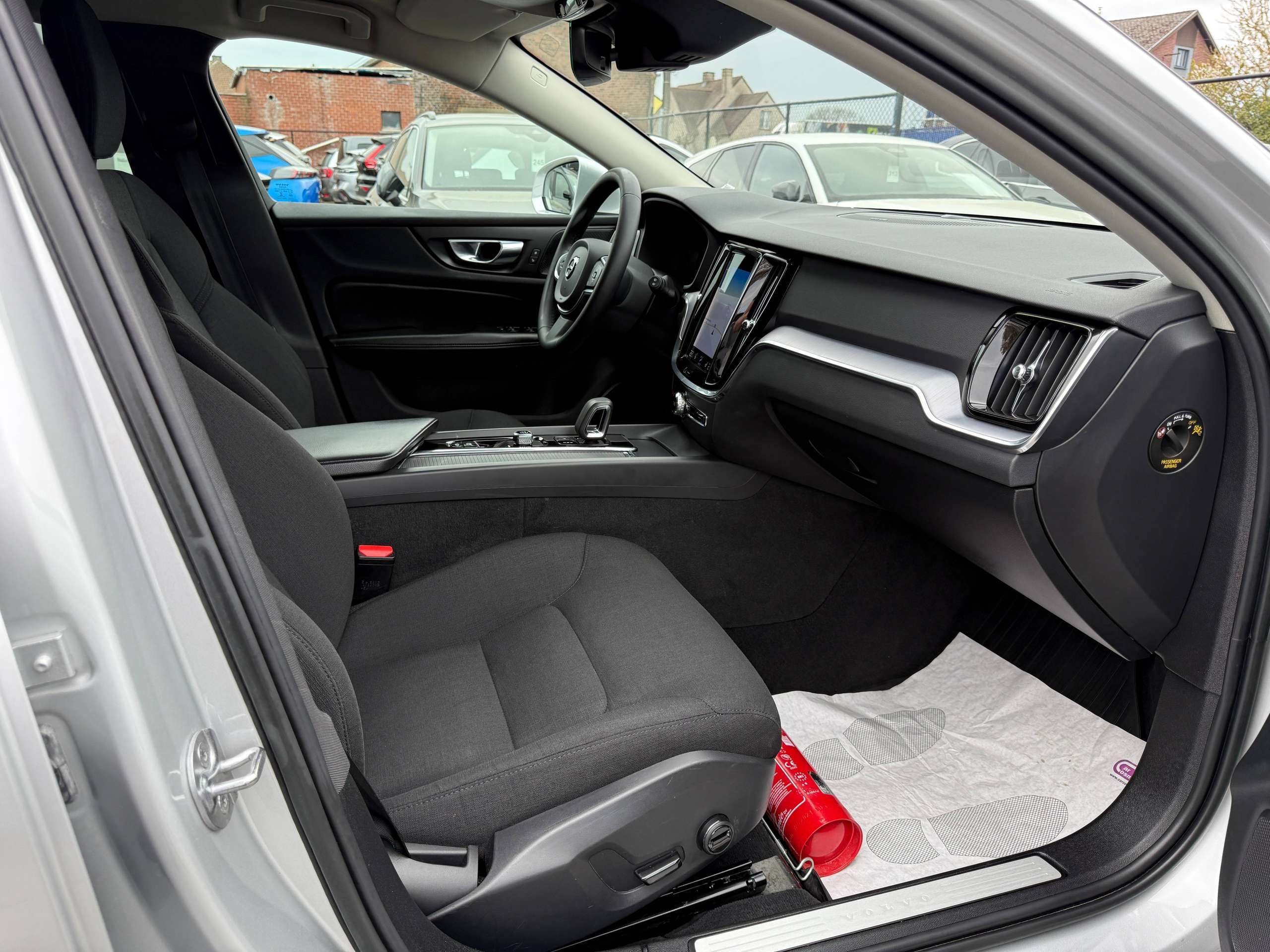 be73874b-9390-40ec-b034-1aa64ab1af5c27-volvo-v60-2-0-b3-automaat-navigatie-harman-kardon-camera-carplay-led.jpg