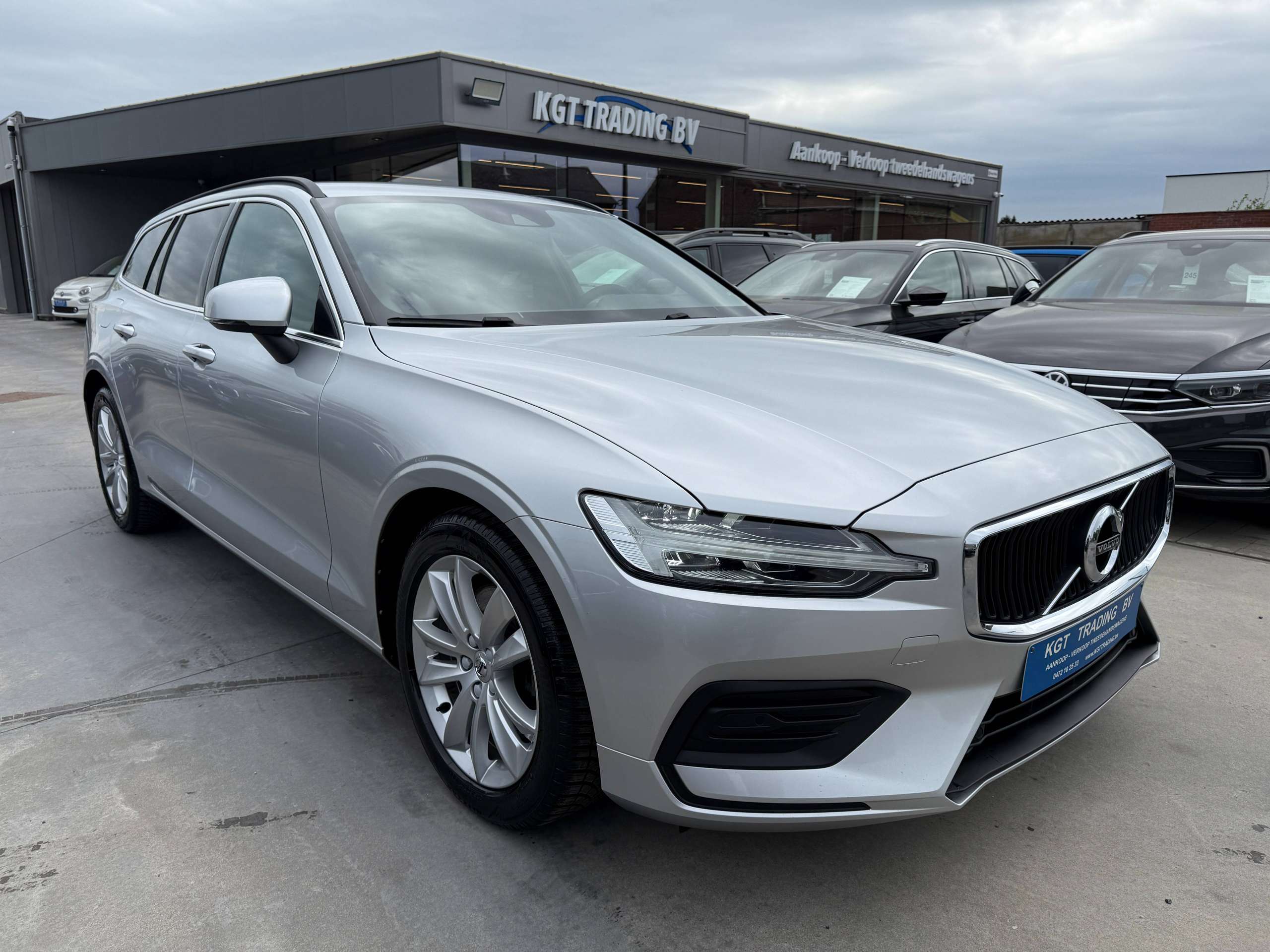 be73874b-9390-40ec-b034-1aa64ab1af5c3-volvo-v60-2-0-b3-automaat-navigatie-harman-kardon-camera-carplay-led.jpg