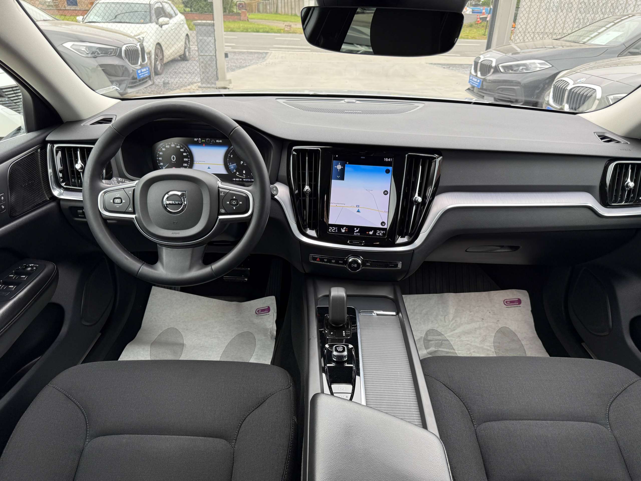 be73874b-9390-40ec-b034-1aa64ab1af5c31-volvo-v60-2-0-b3-automaat-navigatie-harman-kardon-camera-carplay-led.jpg