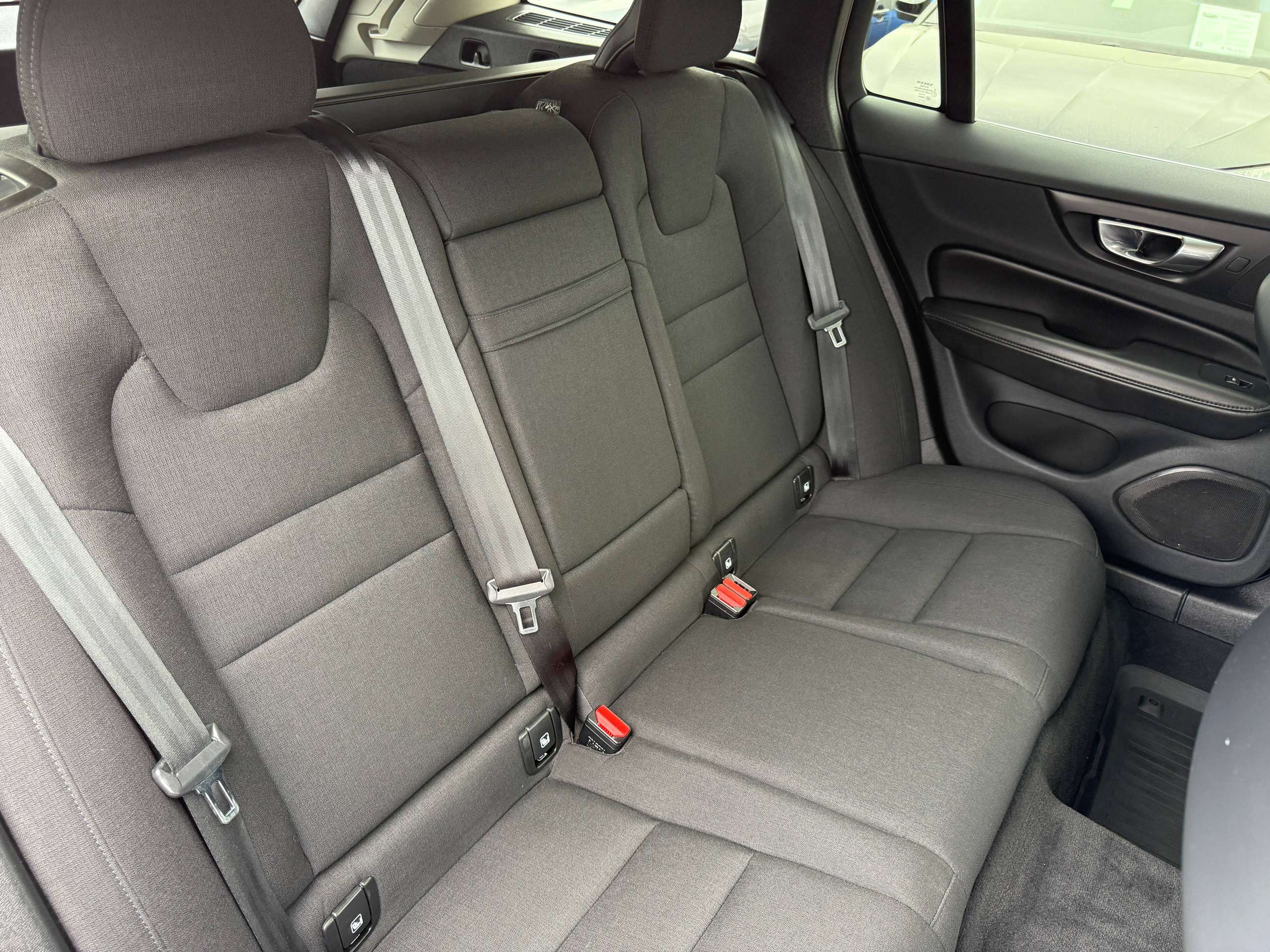be73874b-9390-40ec-b034-1aa64ab1af5c32-volvo-v60-2-0-b3-automaat-navigatie-harman-kardon-camera-carplay-led.jpg