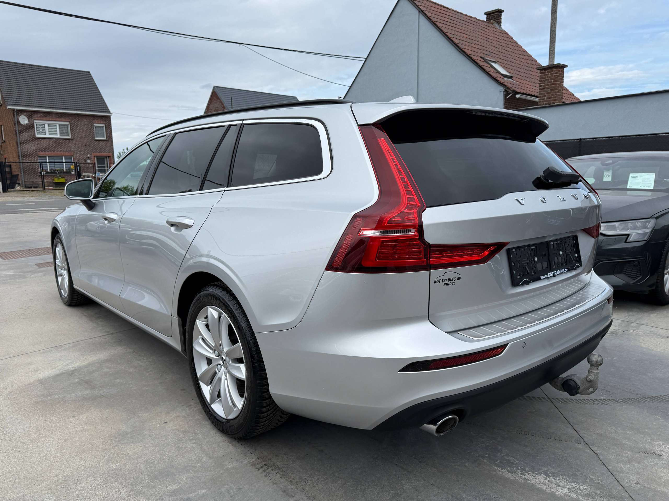be73874b-9390-40ec-b034-1aa64ab1af5c7-volvo-v60-2-0-b3-automaat-navigatie-harman-kardon-camera-carplay-led.jpg