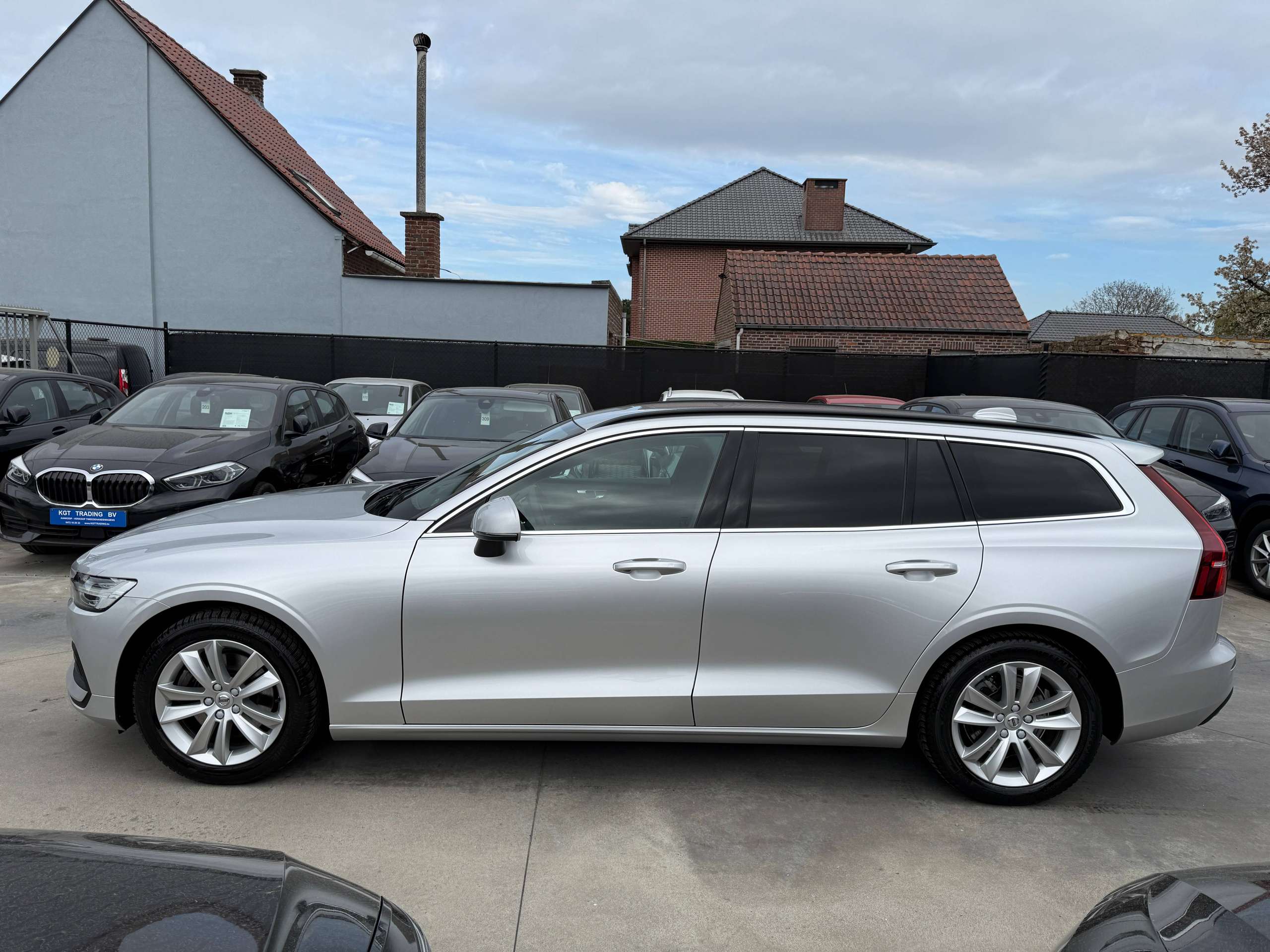 be73874b-9390-40ec-b034-1aa64ab1af5c8-volvo-v60-2-0-b3-automaat-navigatie-harman-kardon-camera-carplay-led.jpg