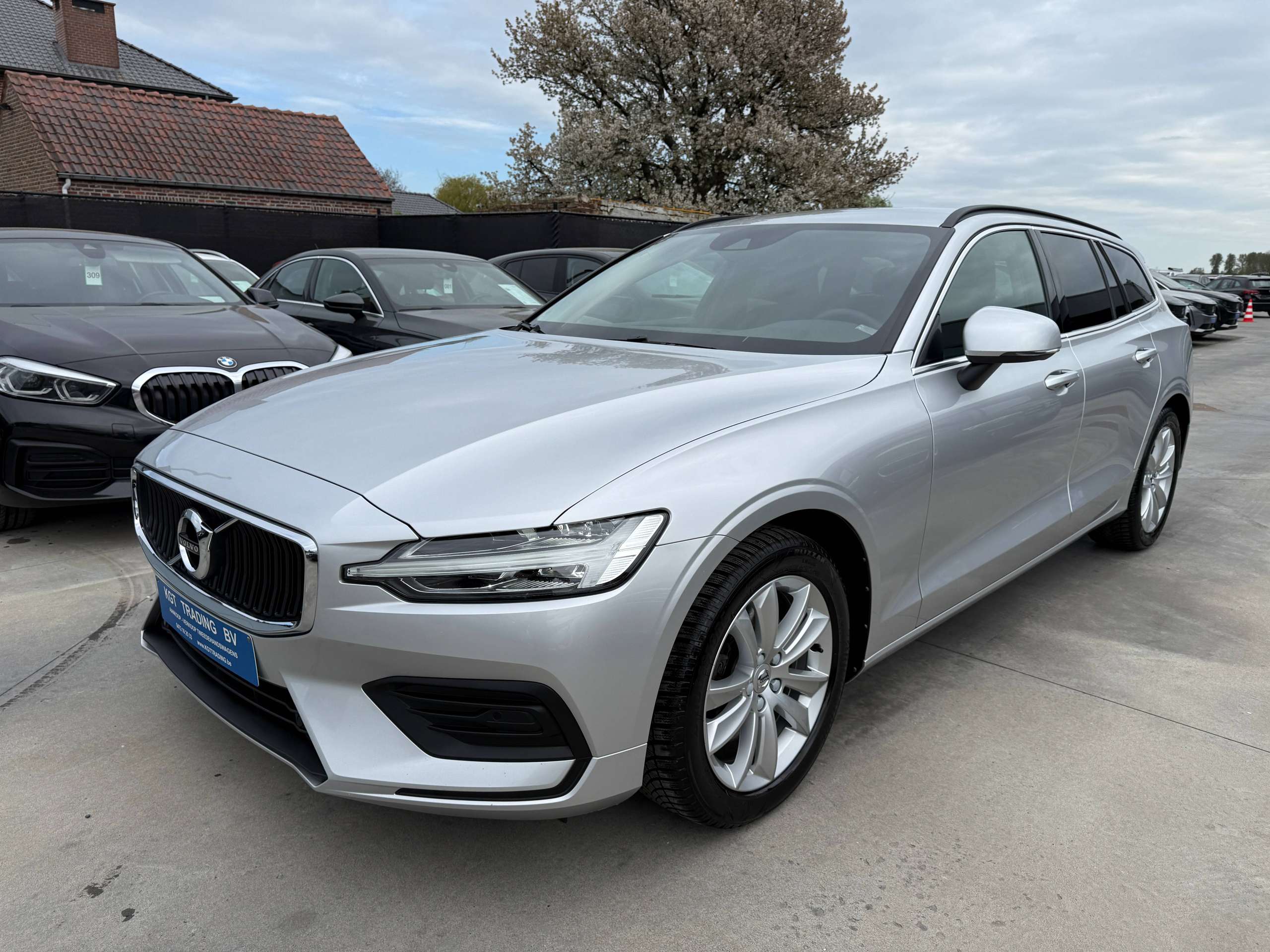 be73874b-9390-40ec-b034-1aa64ab1af5c9-volvo-v60-2-0-b3-automaat-navigatie-harman-kardon-camera-carplay-led.jpg