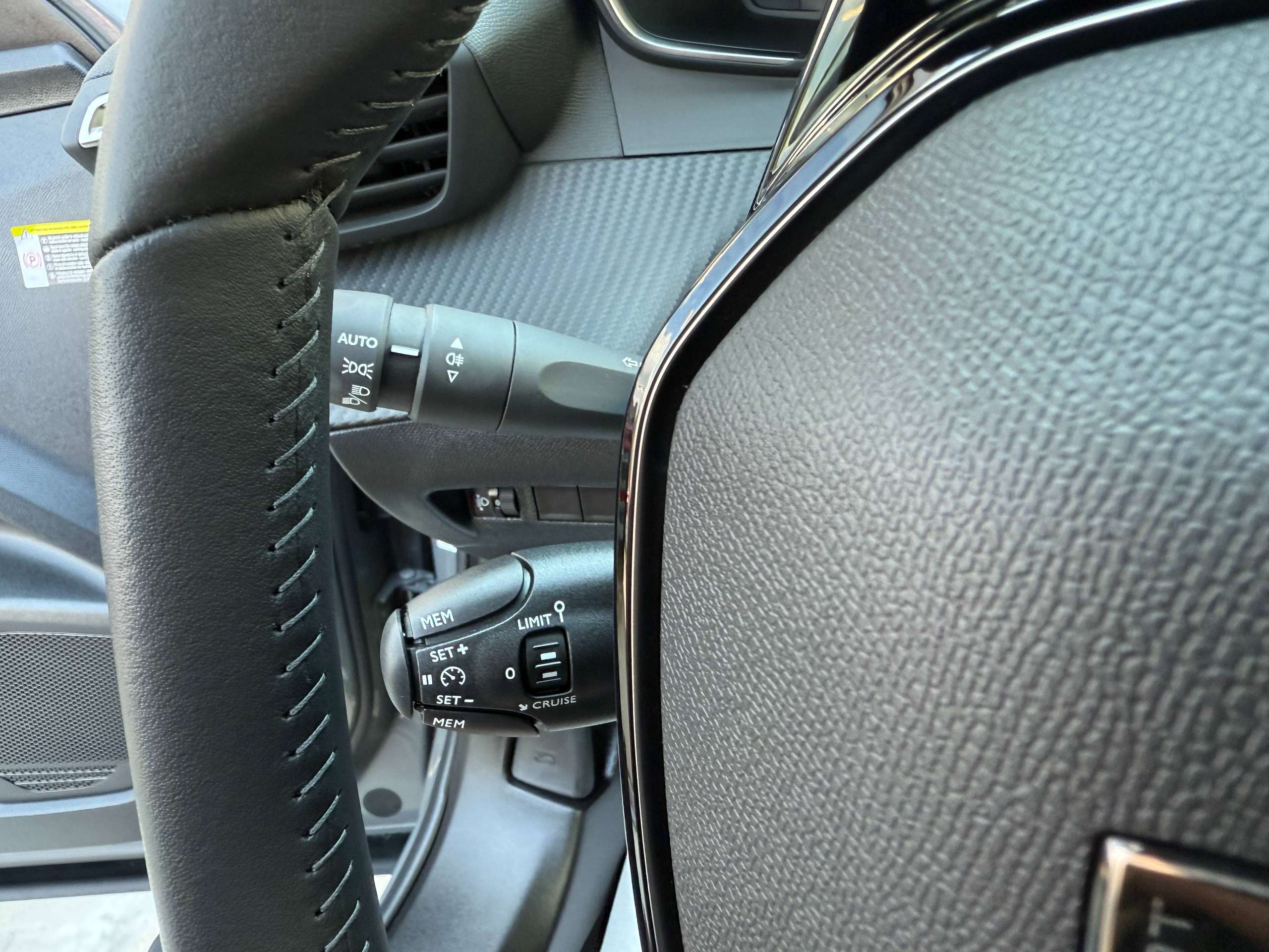 c300ce7e-4595-46cc-8f50-73641c52910b16-peugeot-2008-1-2i-turbo-allure-navigatie-full-led-carplay-leder-bluetooth-dab-alu.jpg
