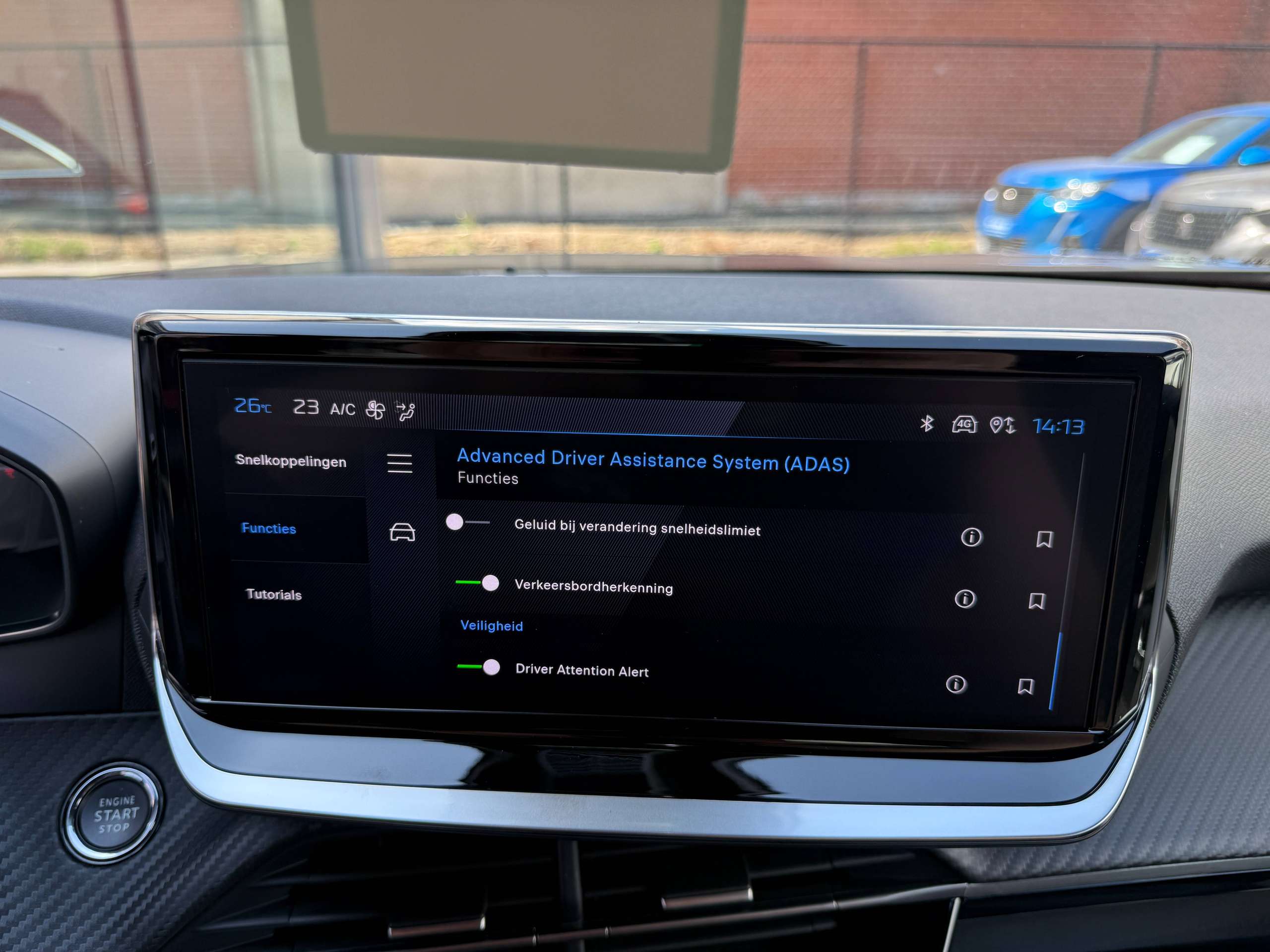 c300ce7e-4595-46cc-8f50-73641c52910b25-peugeot-2008-1-2i-turbo-allure-navigatie-full-led-carplay-leder-bluetooth-dab-alu.jpg