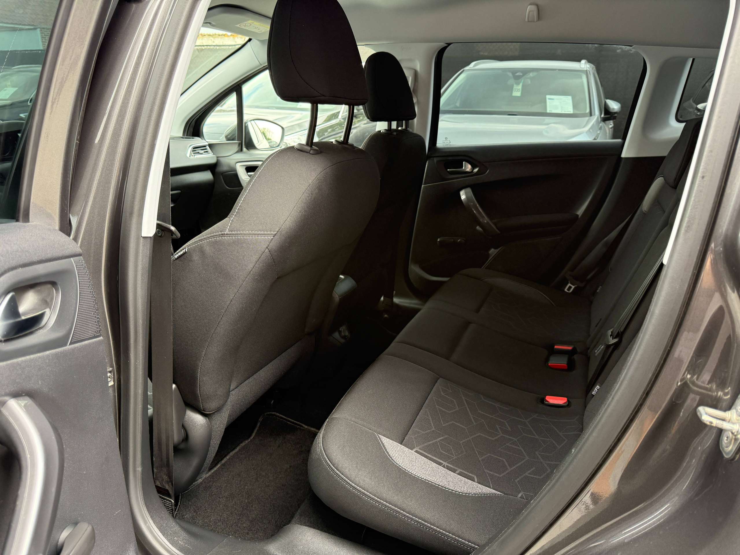 c651de54-3002-4d80-a272-4b9264bb7aeb15-peugeot-2008-1-2i-82pk-facelift-bluetooth-zetelverwarming-airco-carpass.jpg