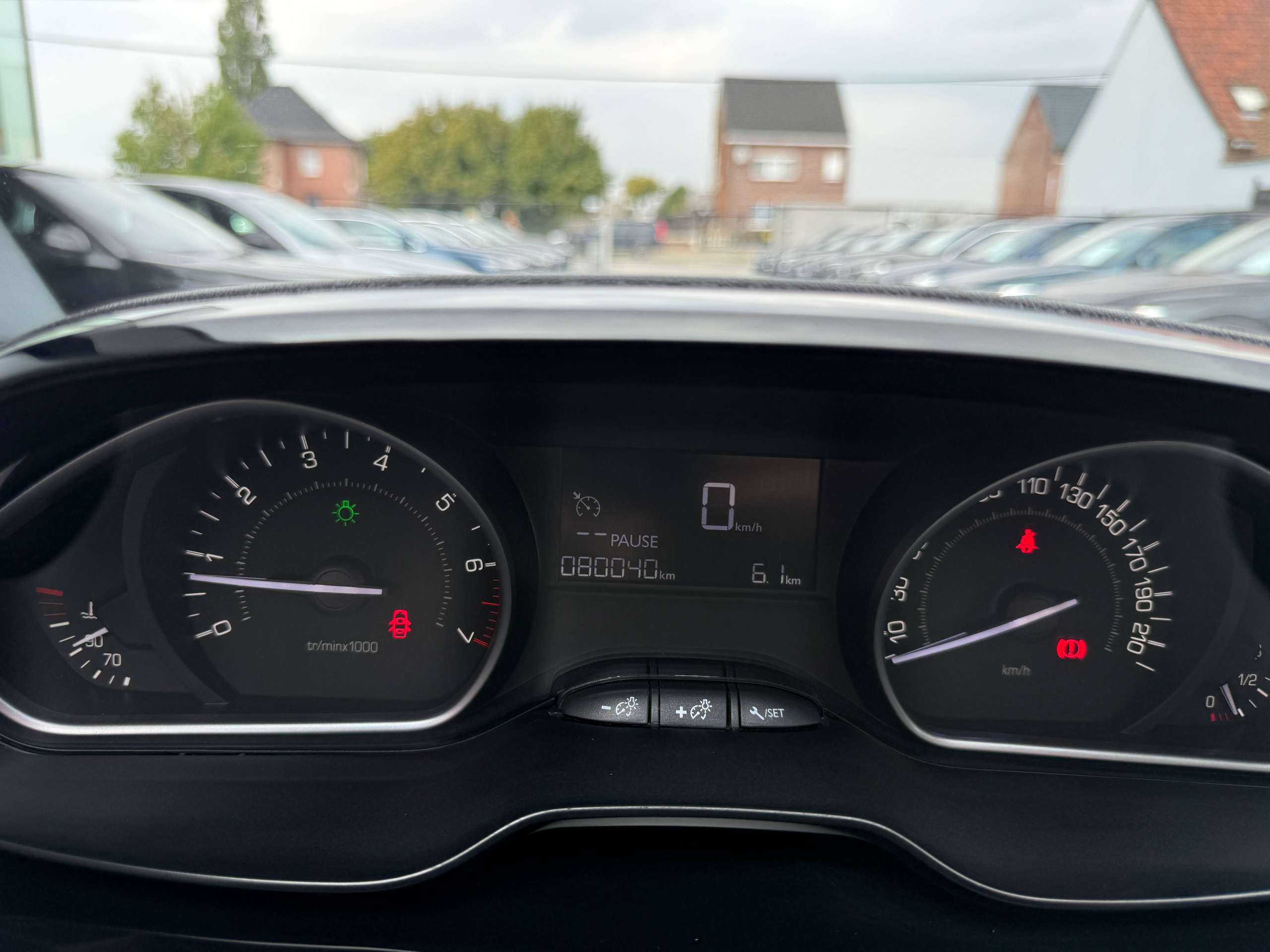 c651de54-3002-4d80-a272-4b9264bb7aeb17-peugeot-2008-1-2i-82pk-facelift-bluetooth-zetelverwarming-airco-carpass.jpg