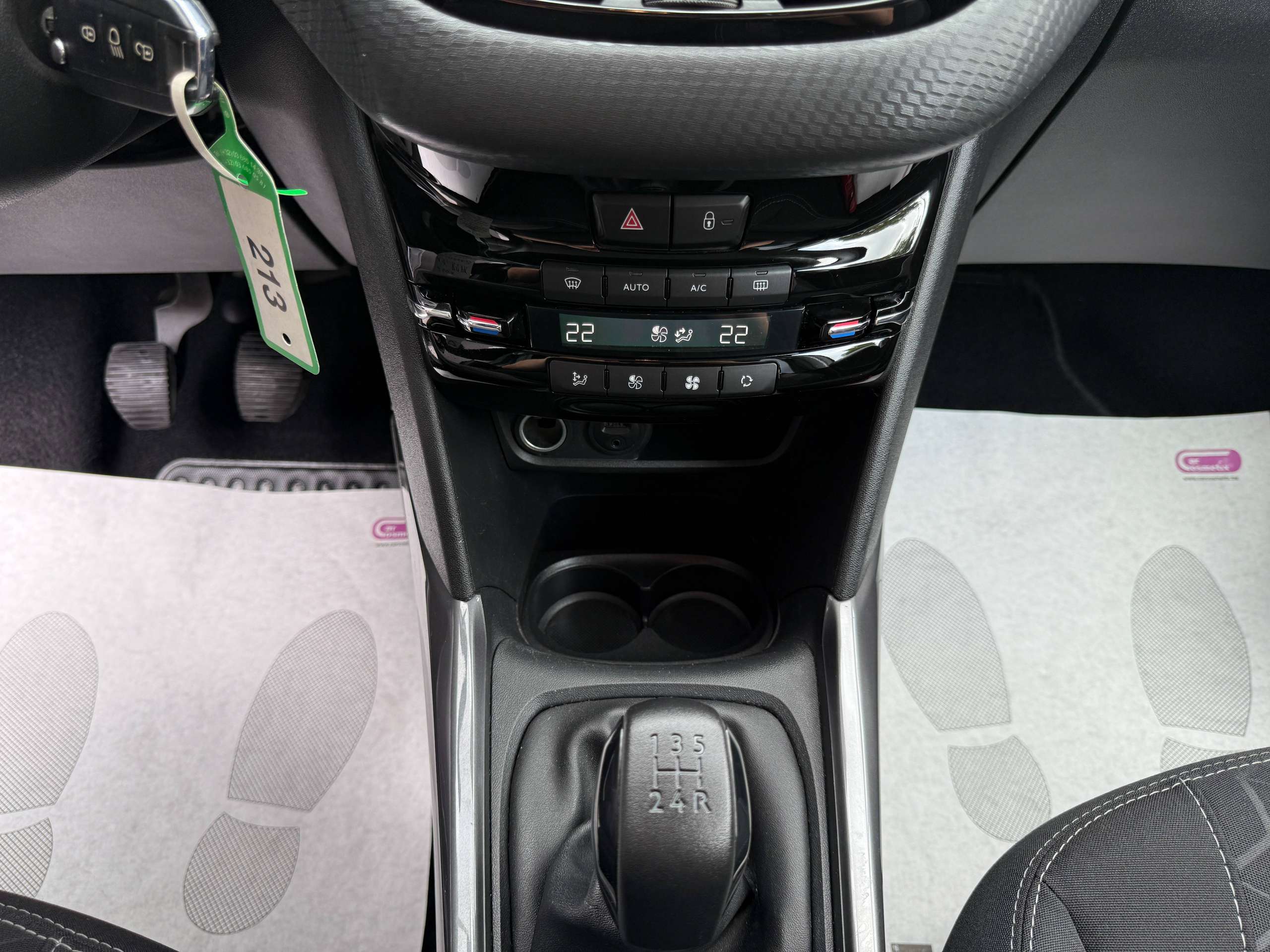 c651de54-3002-4d80-a272-4b9264bb7aeb20-peugeot-2008-1-2i-82pk-facelift-bluetooth-zetelverwarming-airco-carpass.jpg