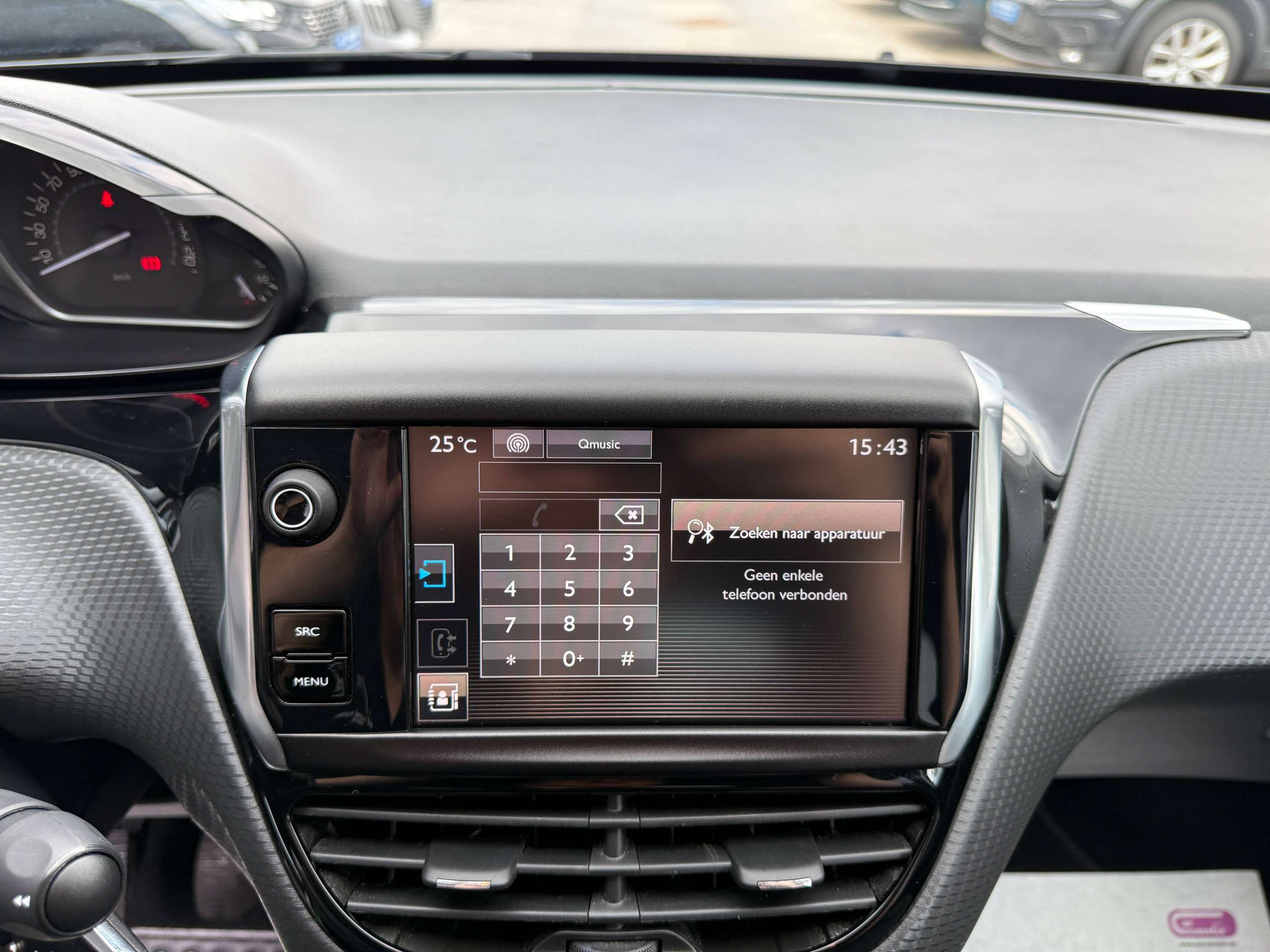 c651de54-3002-4d80-a272-4b9264bb7aeb22-peugeot-2008-1-2i-82pk-facelift-bluetooth-zetelverwarming-airco-carpass.jpg