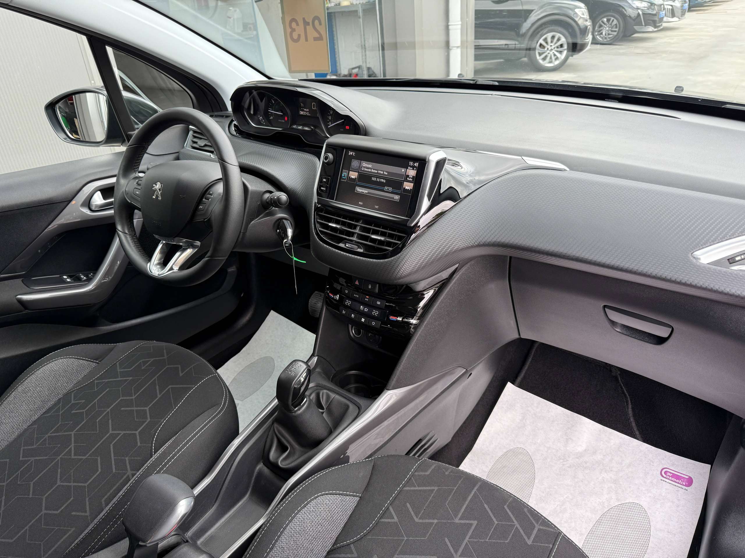 c651de54-3002-4d80-a272-4b9264bb7aeb24-peugeot-2008-1-2i-82pk-facelift-bluetooth-zetelverwarming-airco-carpass.jpg