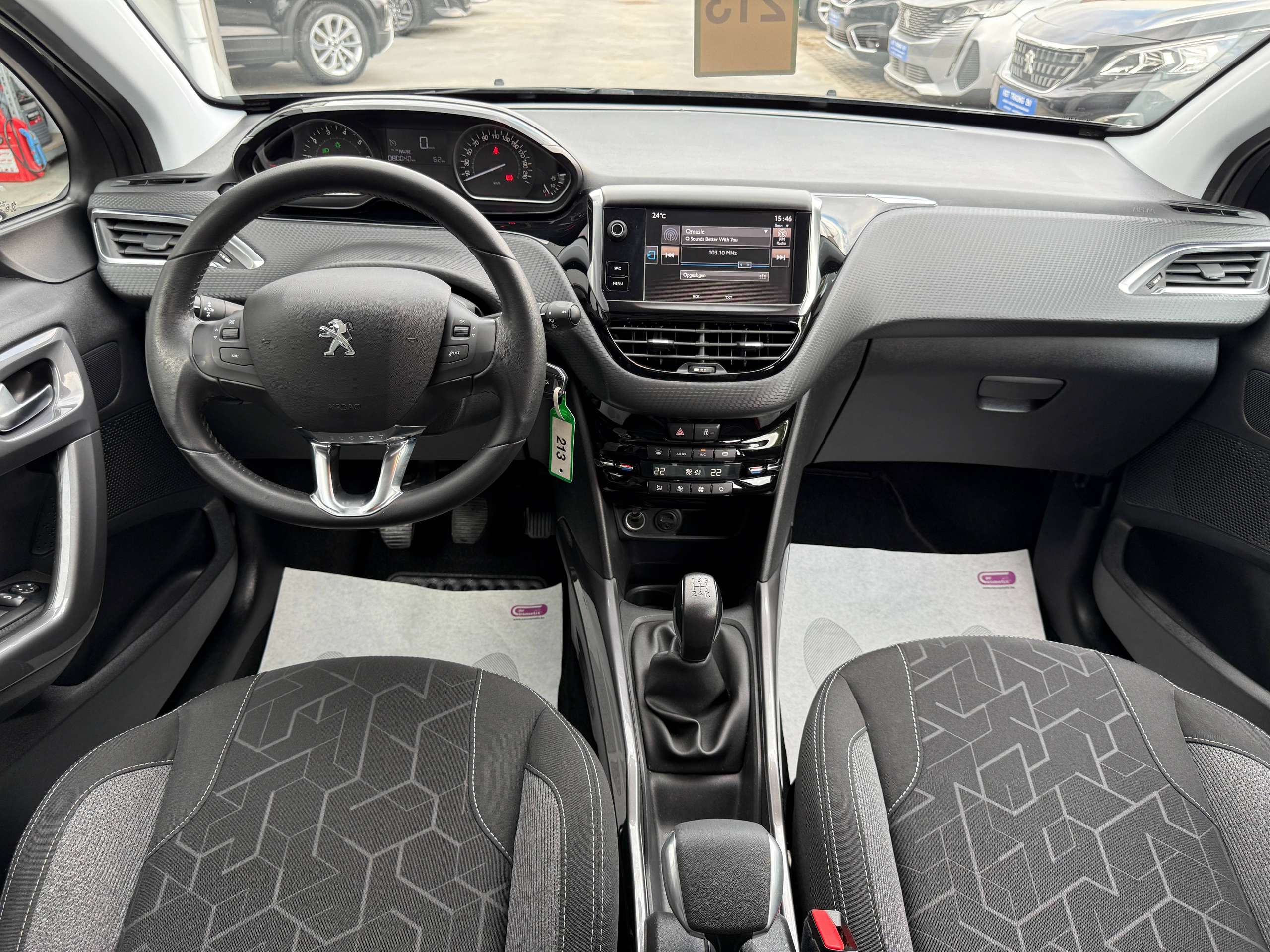 c651de54-3002-4d80-a272-4b9264bb7aeb27-peugeot-2008-1-2i-82pk-facelift-bluetooth-zetelverwarming-airco-carpass.jpg