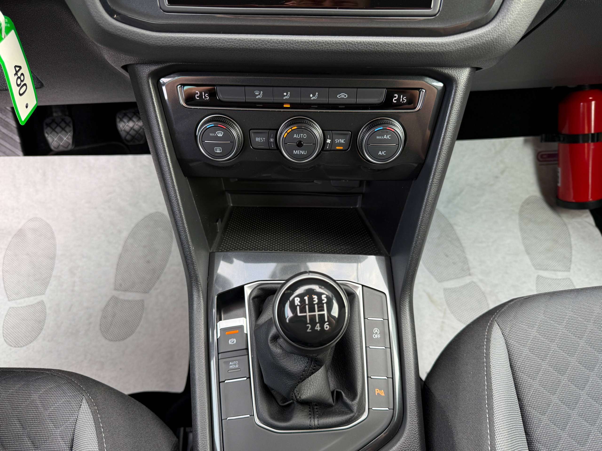 cdec456c-ed52-4a73-af94-2f690b1fb30821-volkswagen-tiguan-1-4-tsi-150pk-bluetooth-adaptieve-cruise-airco-pdc-va-carpass.jpg