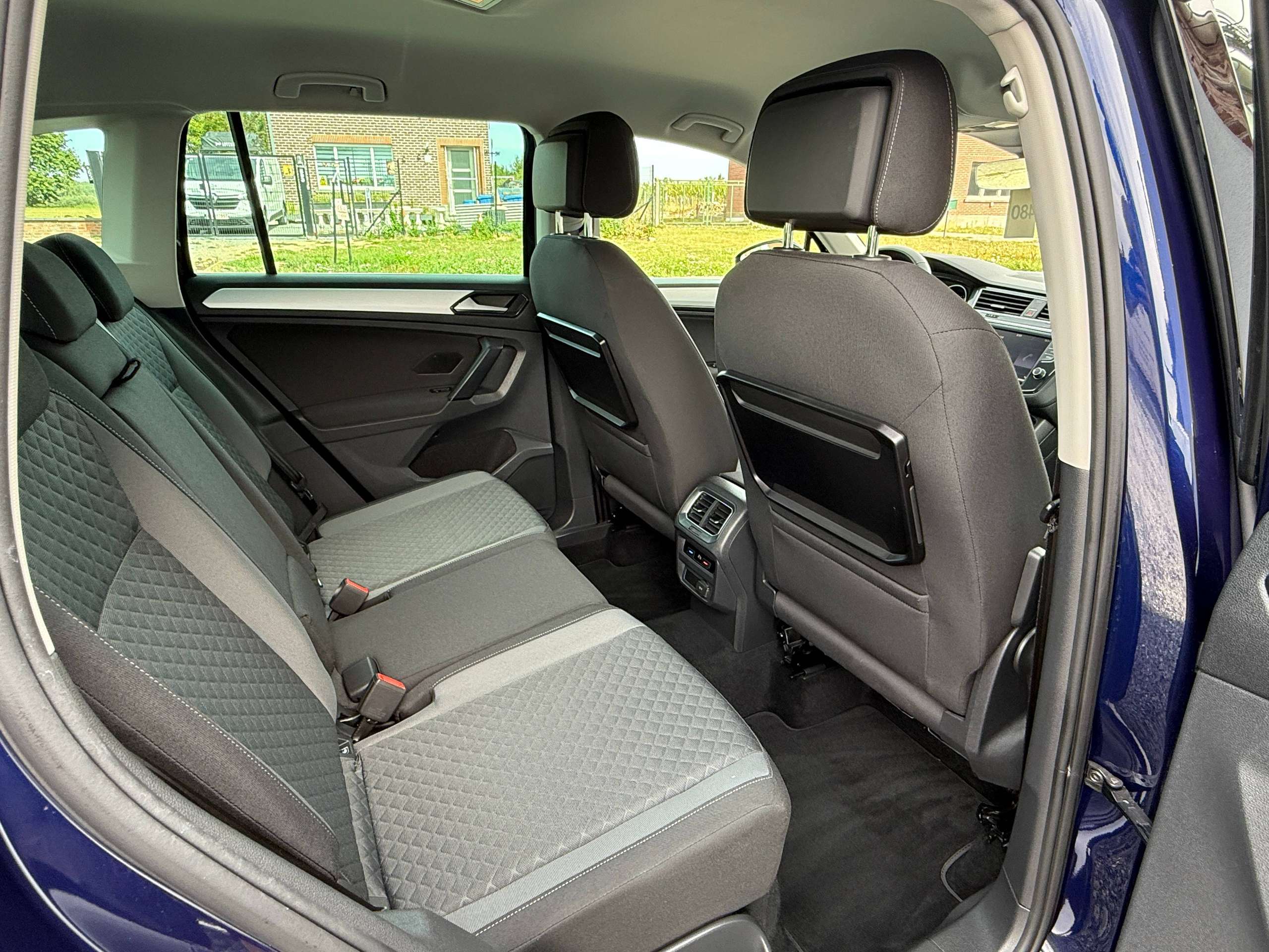 cdec456c-ed52-4a73-af94-2f690b1fb30828-volkswagen-tiguan-1-4-tsi-150pk-bluetooth-adaptieve-cruise-airco-pdc-va-carpass.jpg