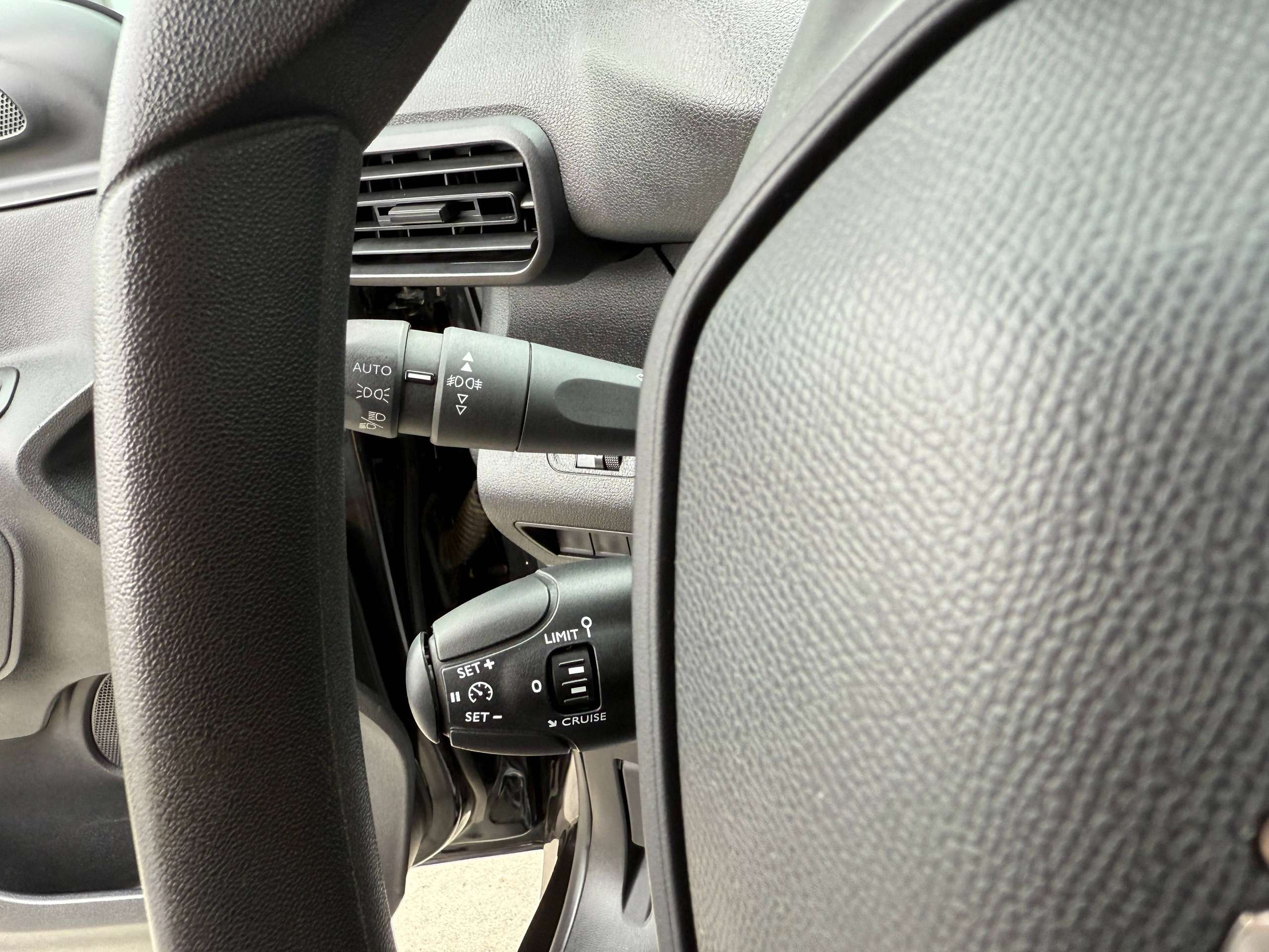 d6a4e0d0-9b1e-4253-aecd-c615d548bf1d17-peugeot-partner-1-5-bluehdi-navigatie-carplay-bluetooth-pdc-airco.jpg