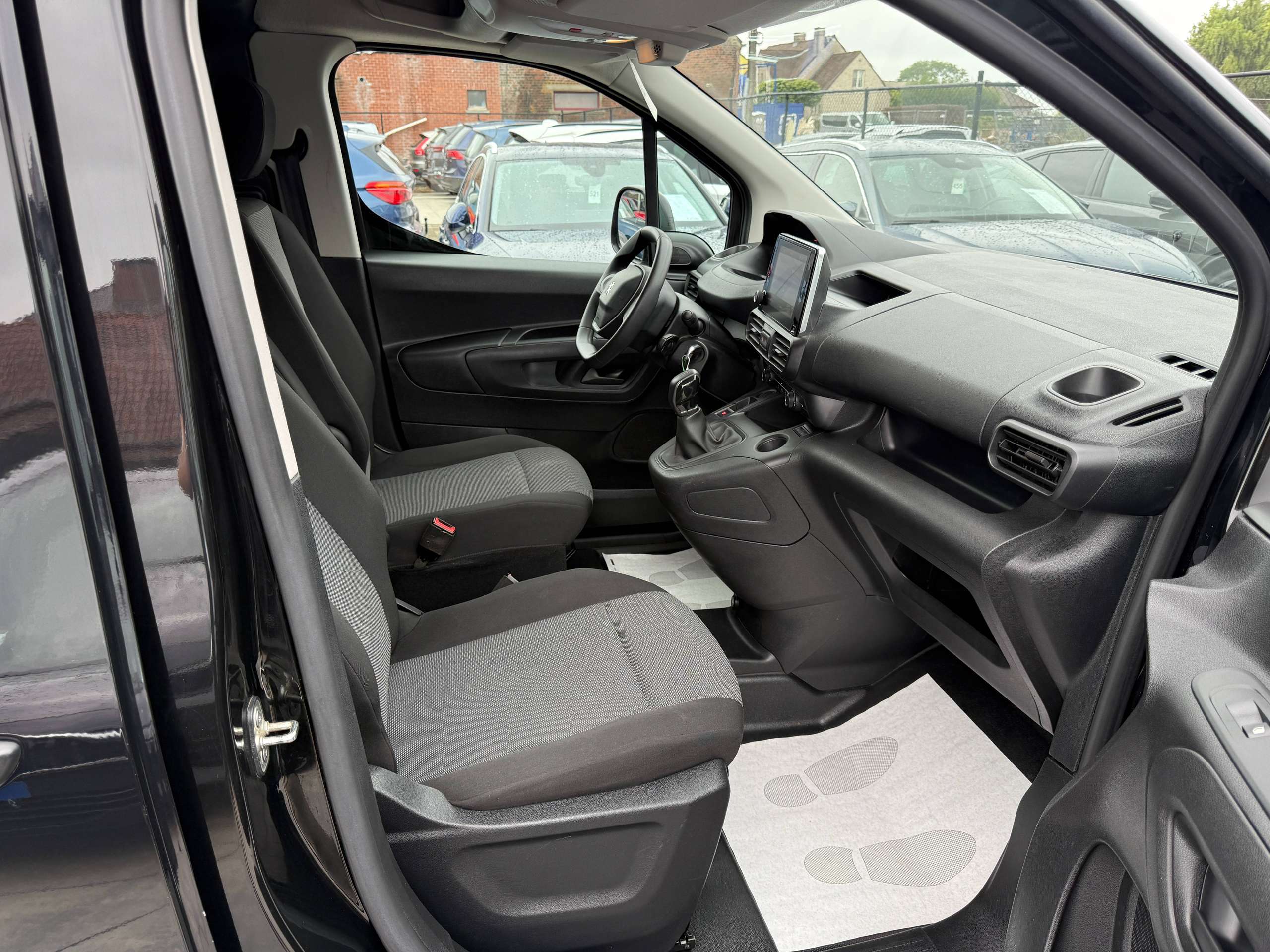 d6a4e0d0-9b1e-4253-aecd-c615d548bf1d26-peugeot-partner-1-5-bluehdi-navigatie-carplay-bluetooth-pdc-airco.jpg