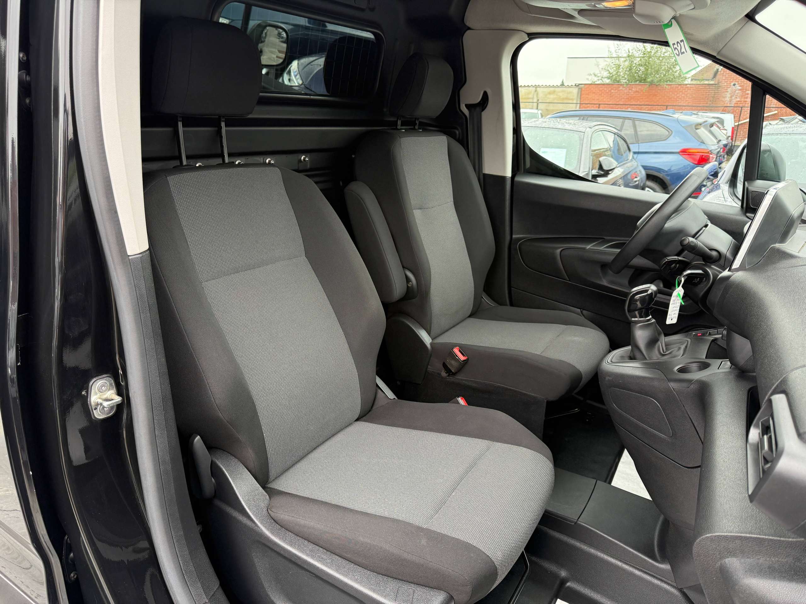 d6a4e0d0-9b1e-4253-aecd-c615d548bf1d28-peugeot-partner-1-5-bluehdi-navigatie-carplay-bluetooth-pdc-airco.jpg
