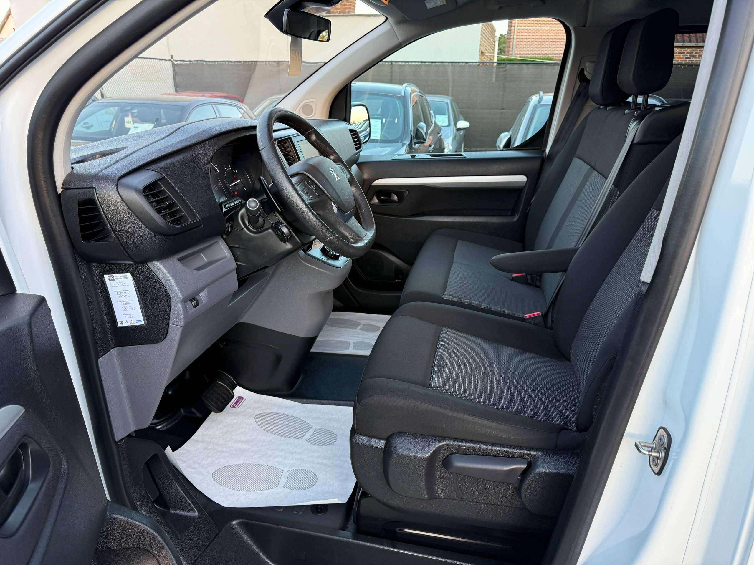 dc9720ce-d983-4e6c-8413-235c7c0df9d212-peugeot-expert-2-0-bluehdi-6-zit-automaat-navi-camera-carplay-pdc.jpg
