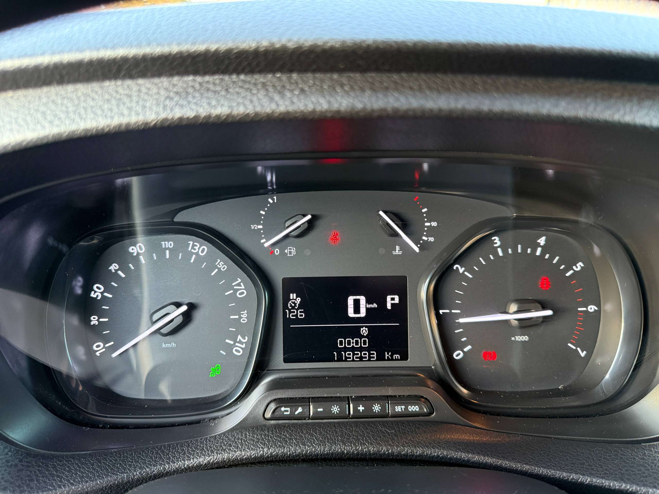 dc9720ce-d983-4e6c-8413-235c7c0df9d217-peugeot-expert-2-0-bluehdi-6-zit-automaat-navi-camera-carplay-pdc.jpg