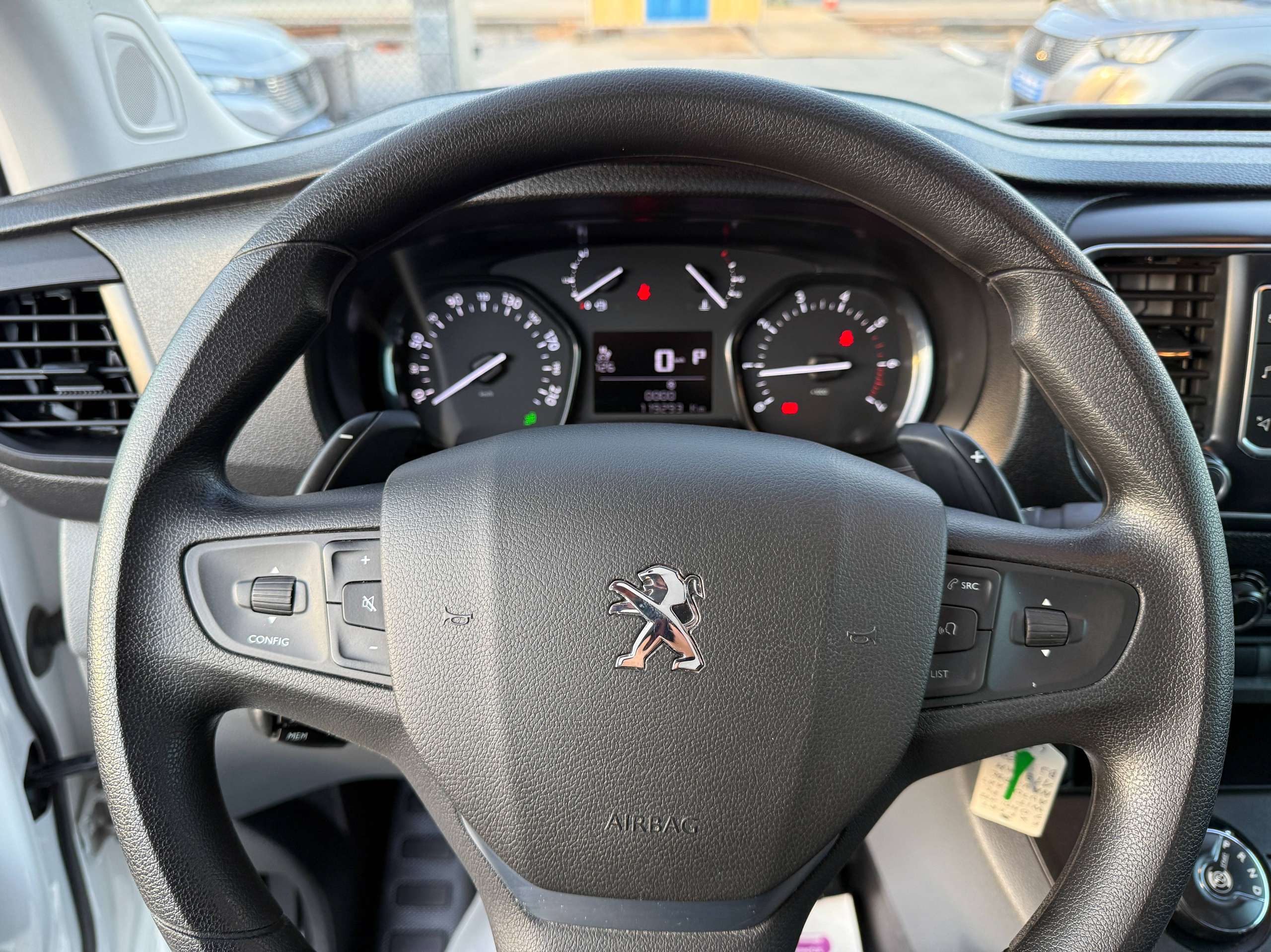 dc9720ce-d983-4e6c-8413-235c7c0df9d218-peugeot-expert-2-0-bluehdi-6-zit-automaat-navi-camera-carplay-pdc.jpg
