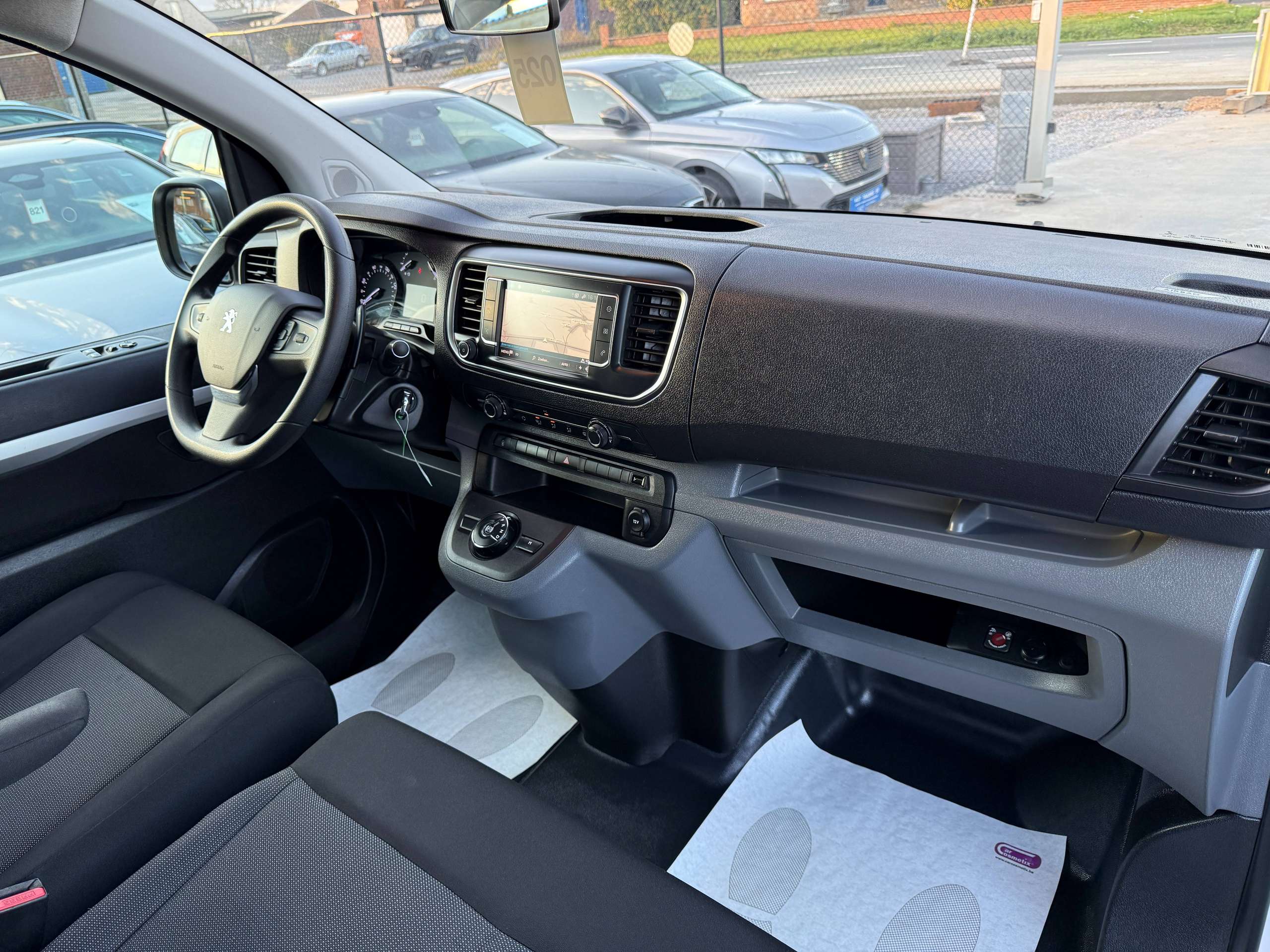 dc9720ce-d983-4e6c-8413-235c7c0df9d227-peugeot-expert-2-0-bluehdi-6-zit-automaat-navi-camera-carplay-pdc.jpg
