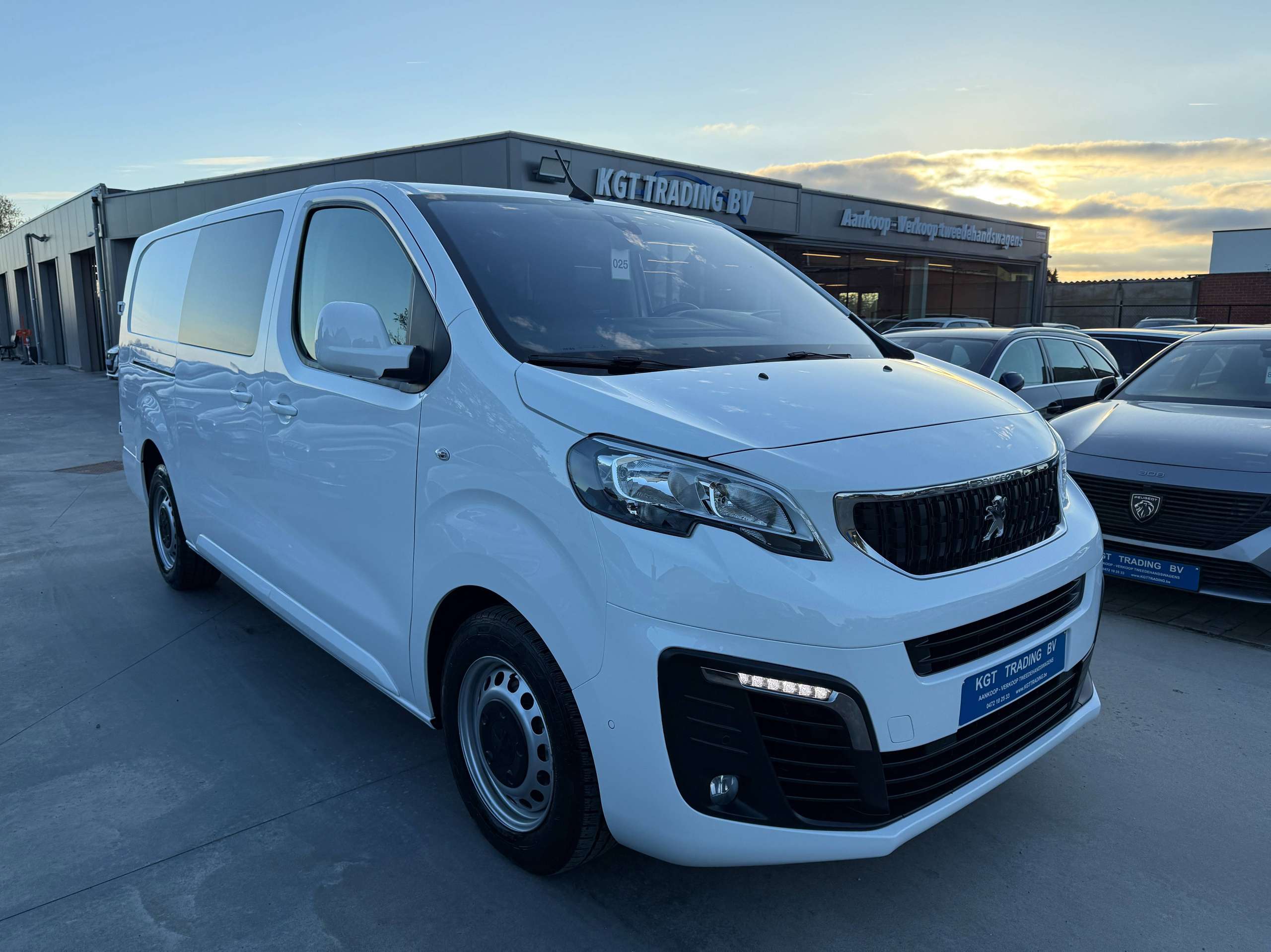 dc9720ce-d983-4e6c-8413-235c7c0df9d23-peugeot-expert-2-0-bluehdi-6-zit-automaat-navi-camera-carplay-pdc.jpg