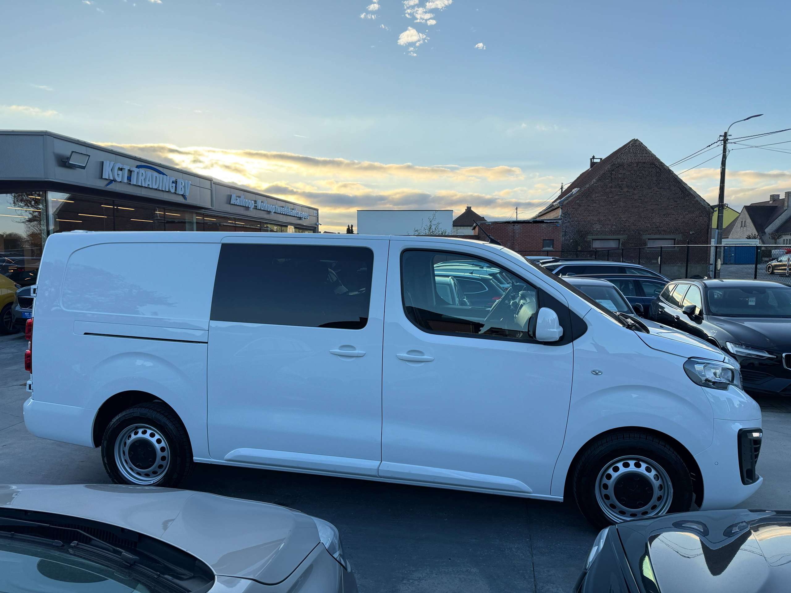 dc9720ce-d983-4e6c-8413-235c7c0df9d24-peugeot-expert-2-0-bluehdi-6-zit-automaat-navi-camera-carplay-pdc.jpg