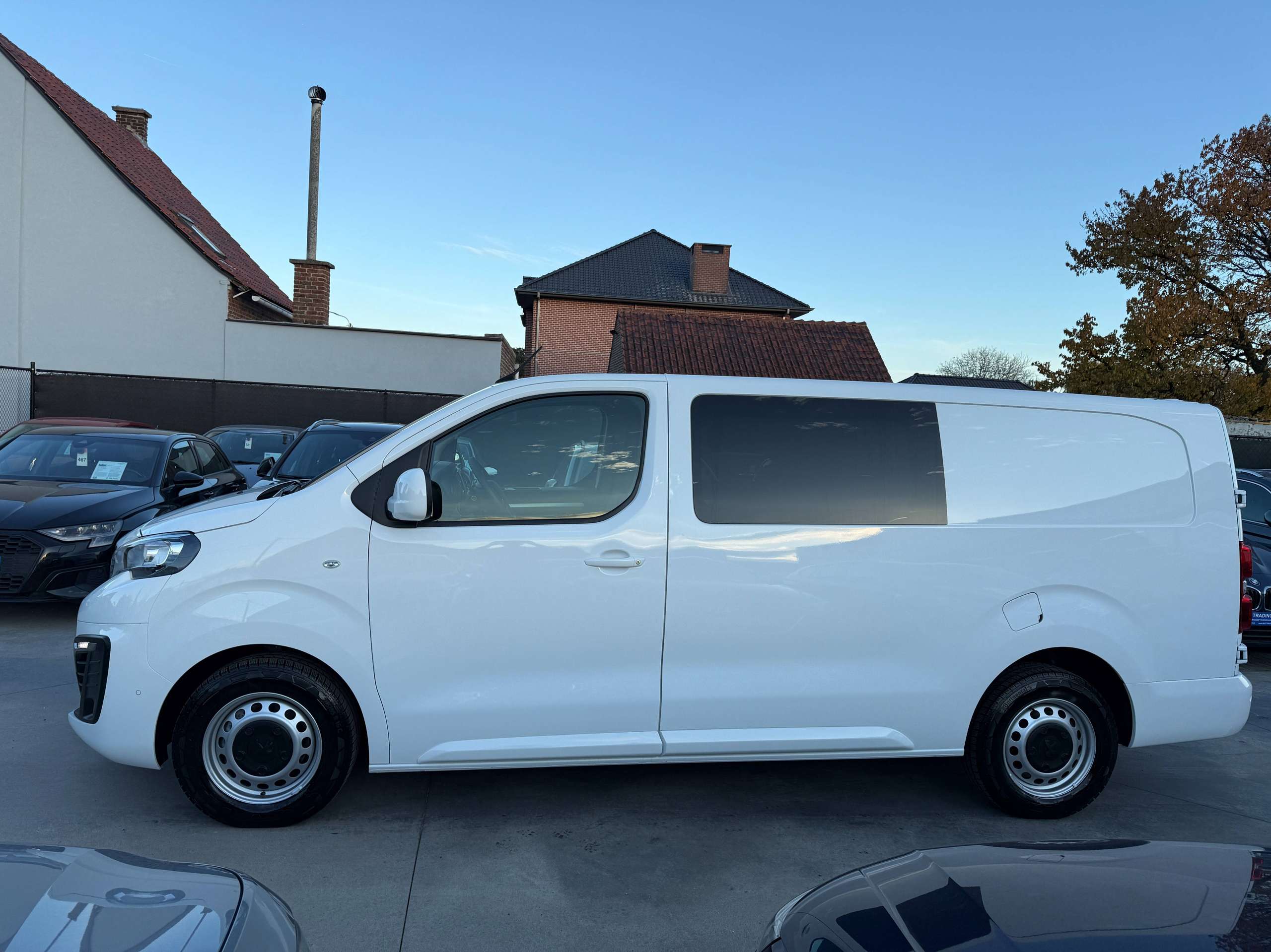 dc9720ce-d983-4e6c-8413-235c7c0df9d28-peugeot-expert-2-0-bluehdi-6-zit-automaat-navi-camera-carplay-pdc.jpg