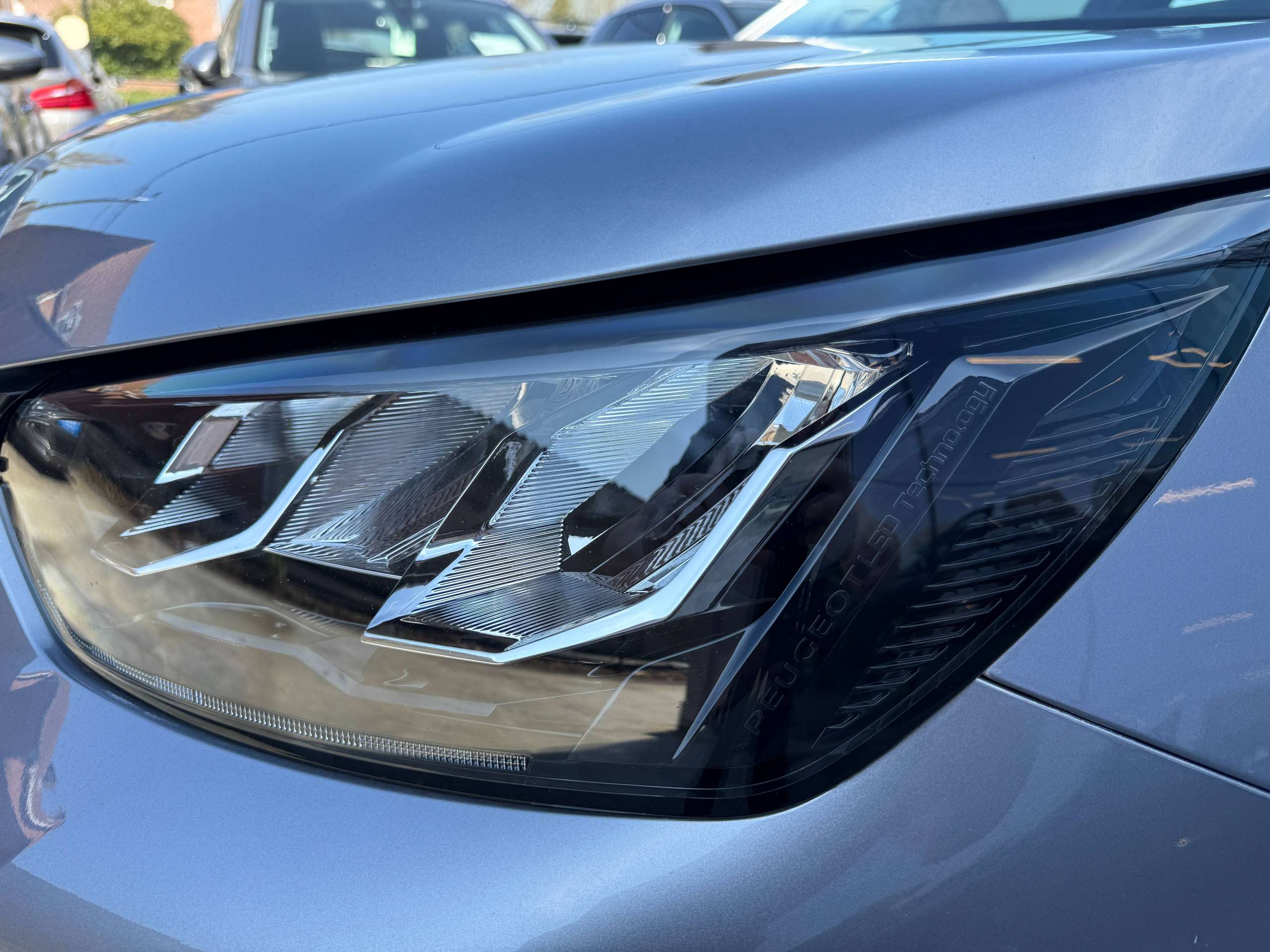 dcaaed2d-945d-47b1-bf2b-3b6fef712c7a11-peugeot-2008-1-2i-130pk-automaat-full-led-navigatie-carplay-alu.jpg