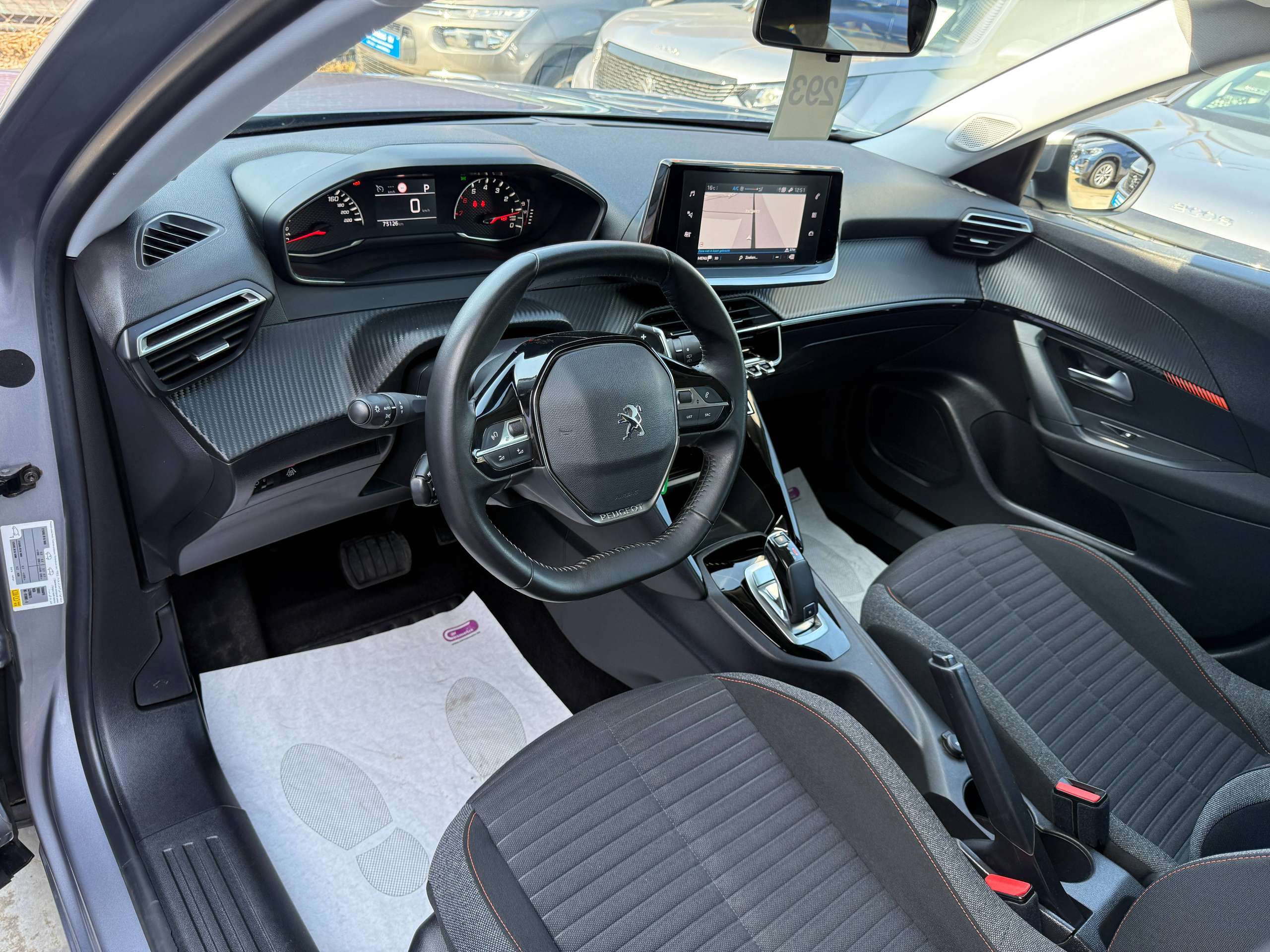 dcaaed2d-945d-47b1-bf2b-3b6fef712c7a13-peugeot-2008-1-2i-130pk-automaat-full-led-navigatie-carplay-alu.jpg