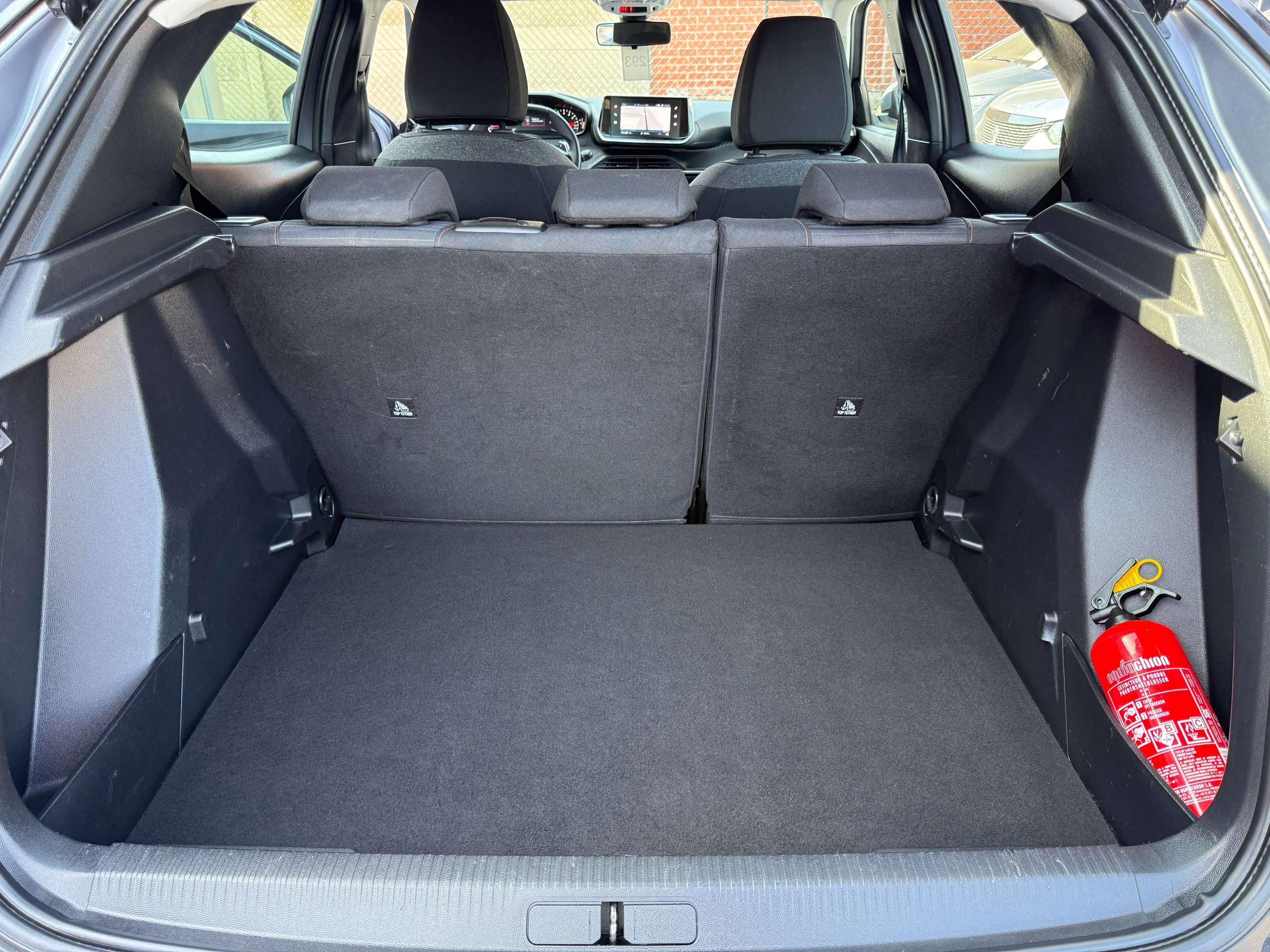dcaaed2d-945d-47b1-bf2b-3b6fef712c7a15-peugeot-2008-1-2i-130pk-automaat-full-led-navigatie-carplay-alu.jpg